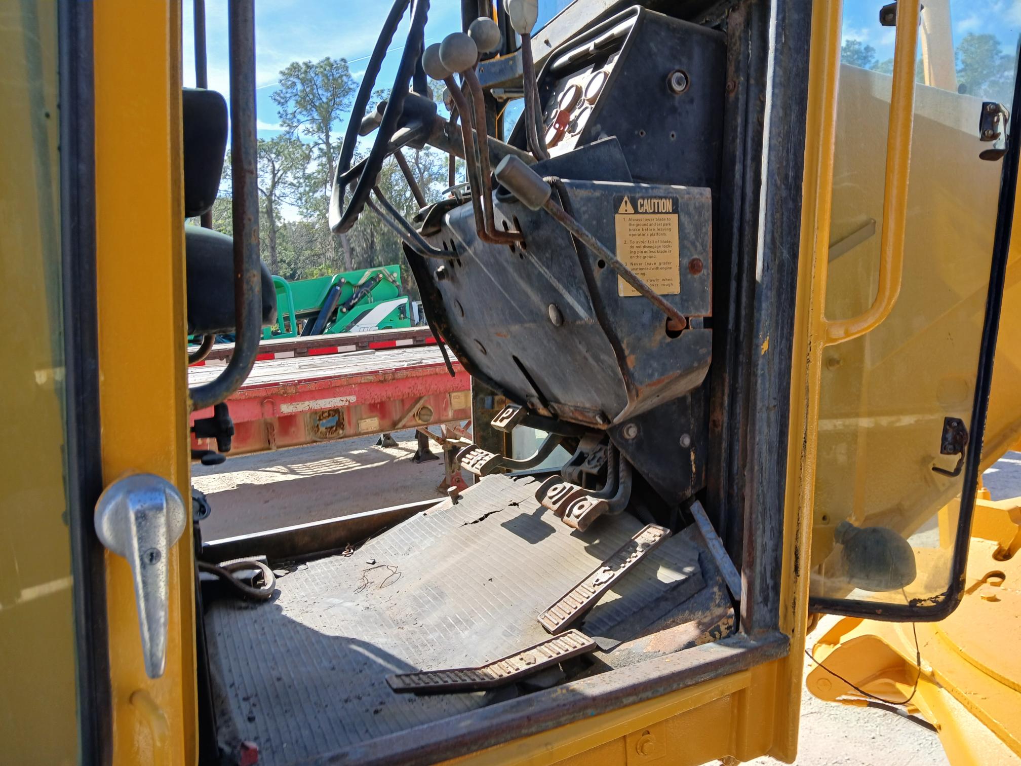 1983 JOHN DEERE 670A - view 9 of 11