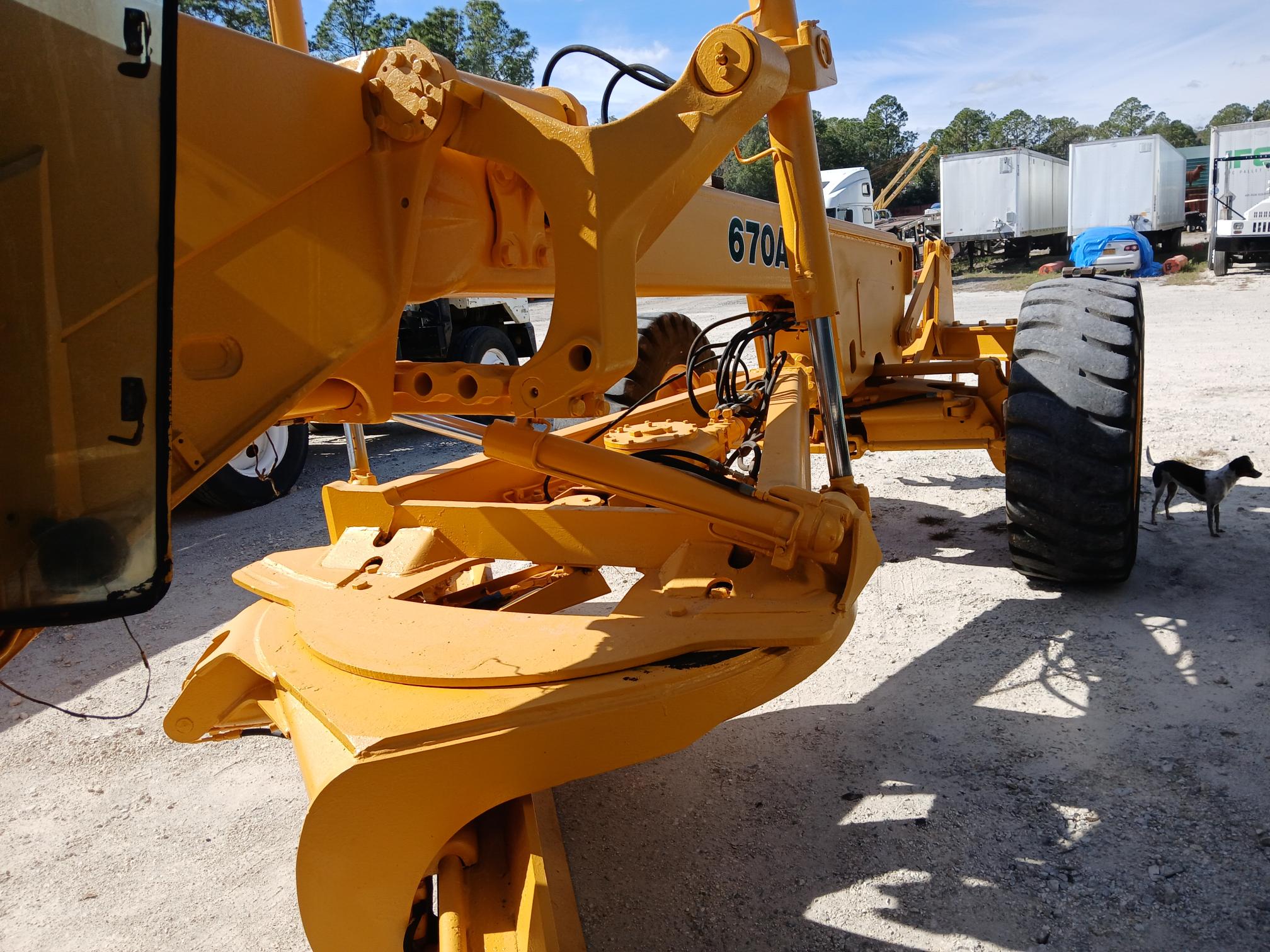 1983 JOHN DEERE 670A - view 6 of 11