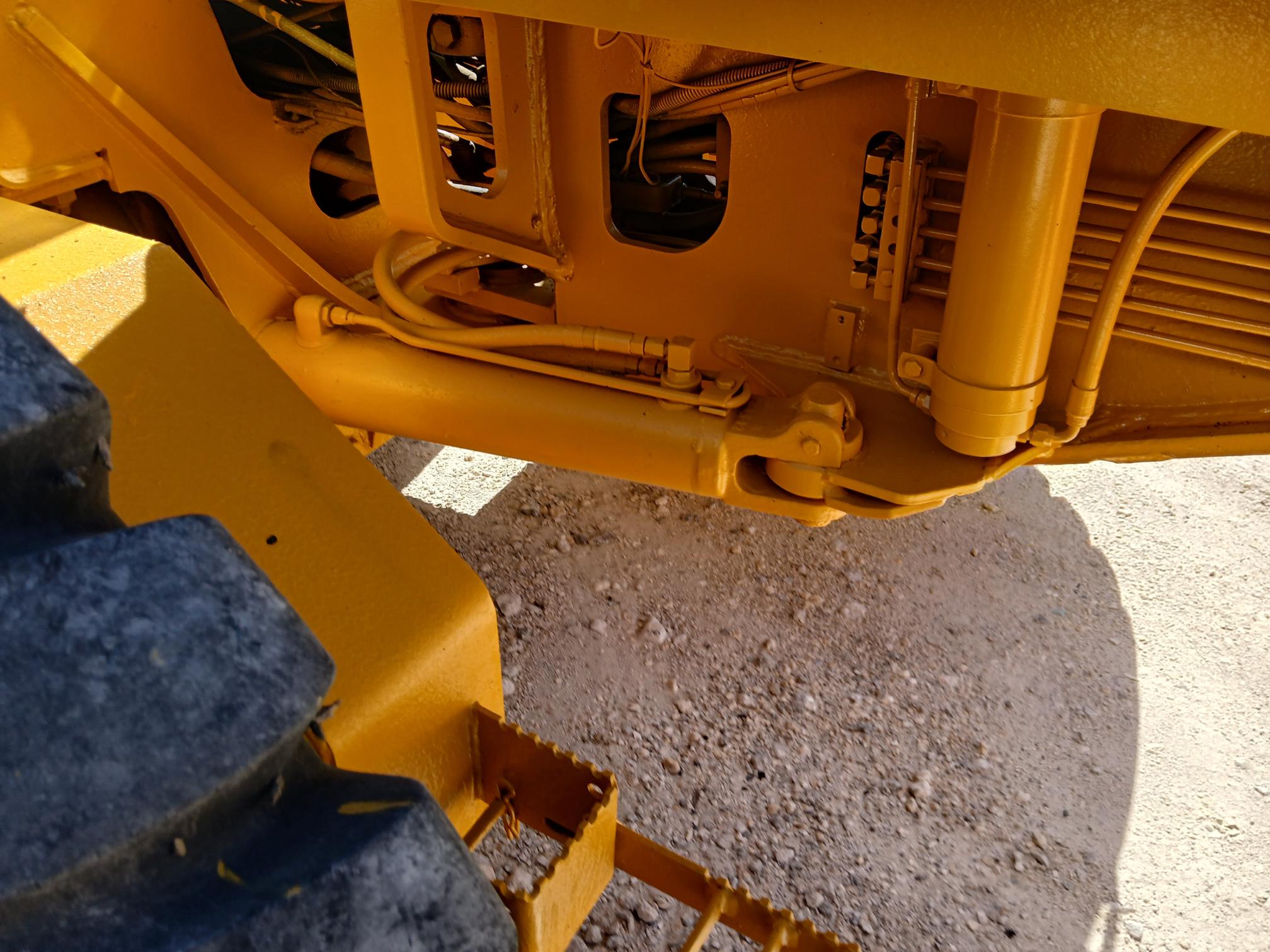 1983 JOHN DEERE 670A - Image 4