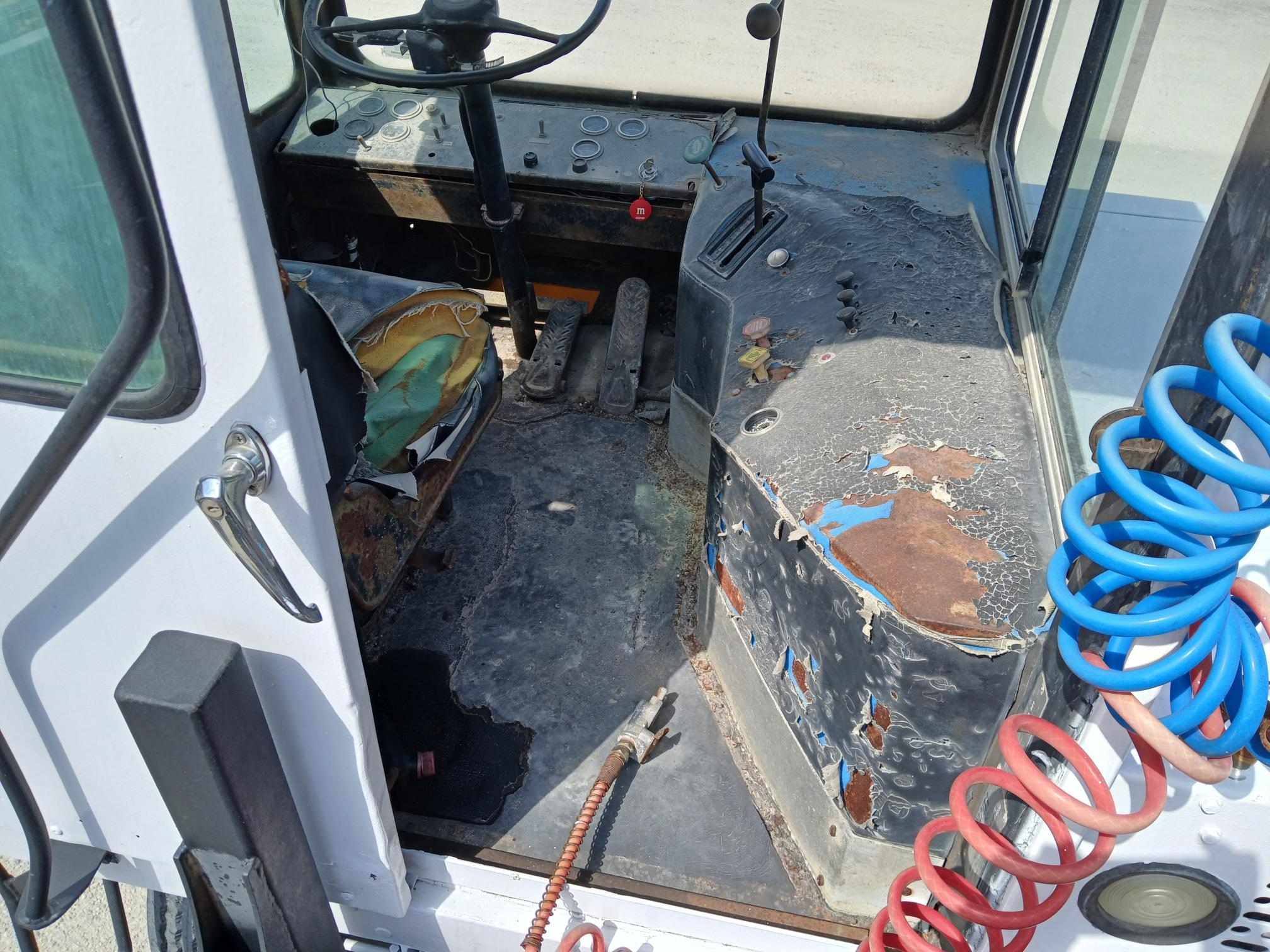 1996 CAPACITY BJ 5000 0FF HIGHWAY - view 4 of 10