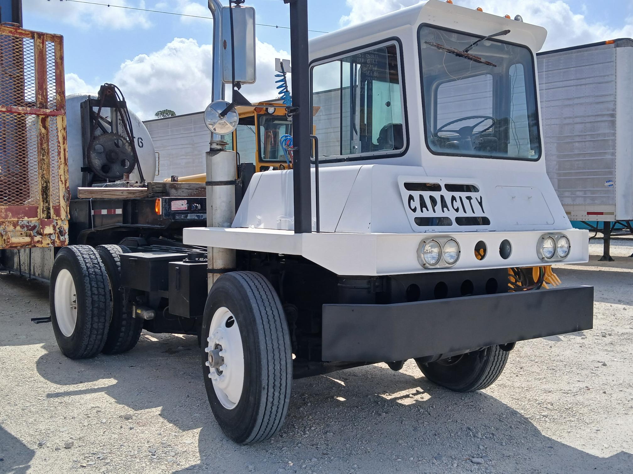 1996 CAPACITY BJ 5000 0FF HIGHWAY - view 2 of 10