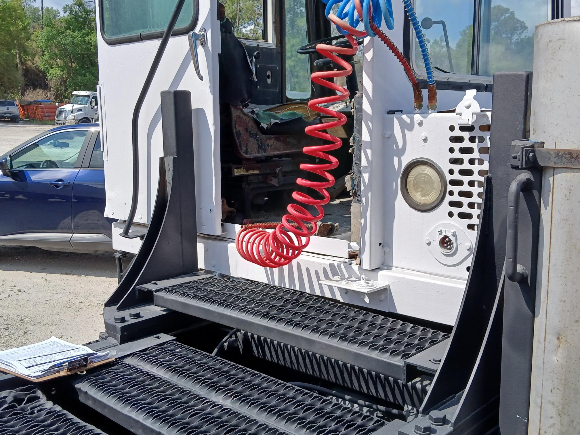 1996 CAPACITY BJ 5000 0FF HIGHWAY - view 10 of 10