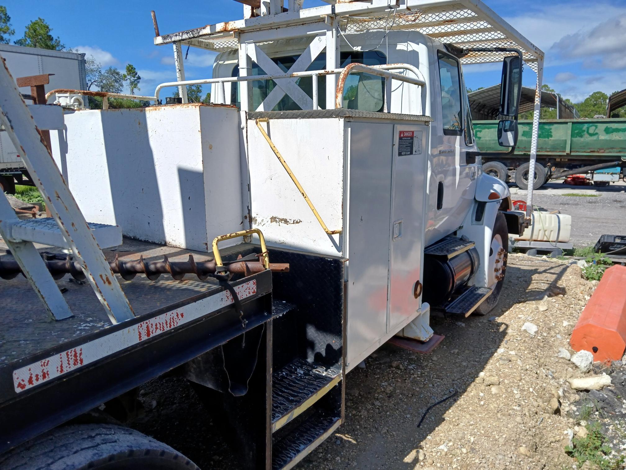 2002 INTERNATIONAL 4300 - Image 10