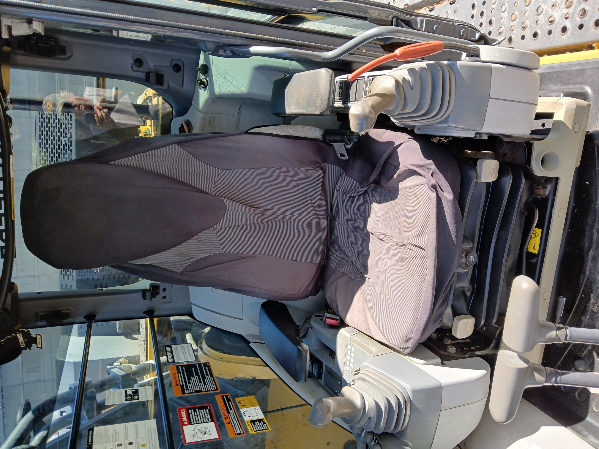 2017 DEERE 470G LG - Image 10