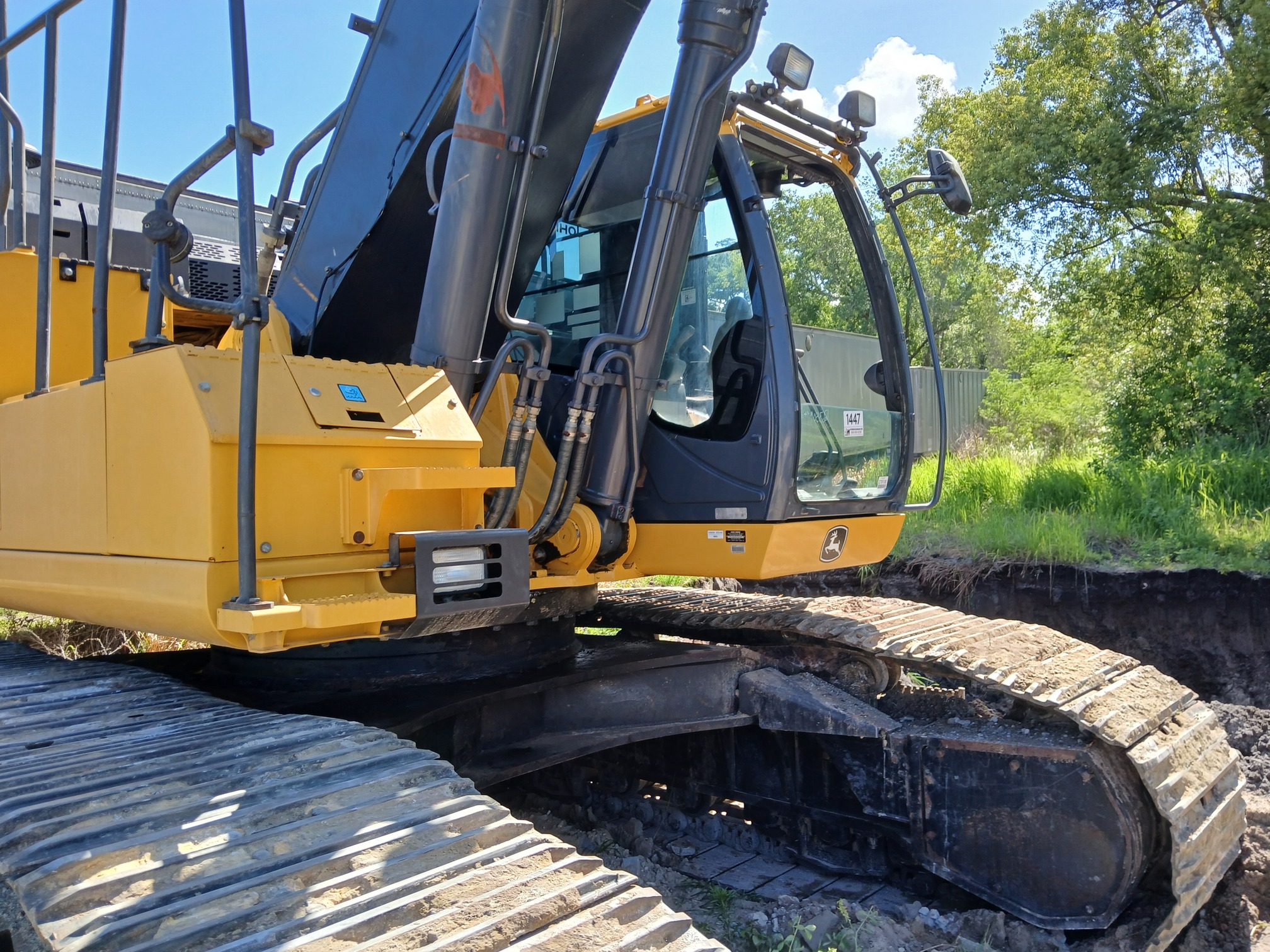 2017 DEERE 470G LG - Image 2