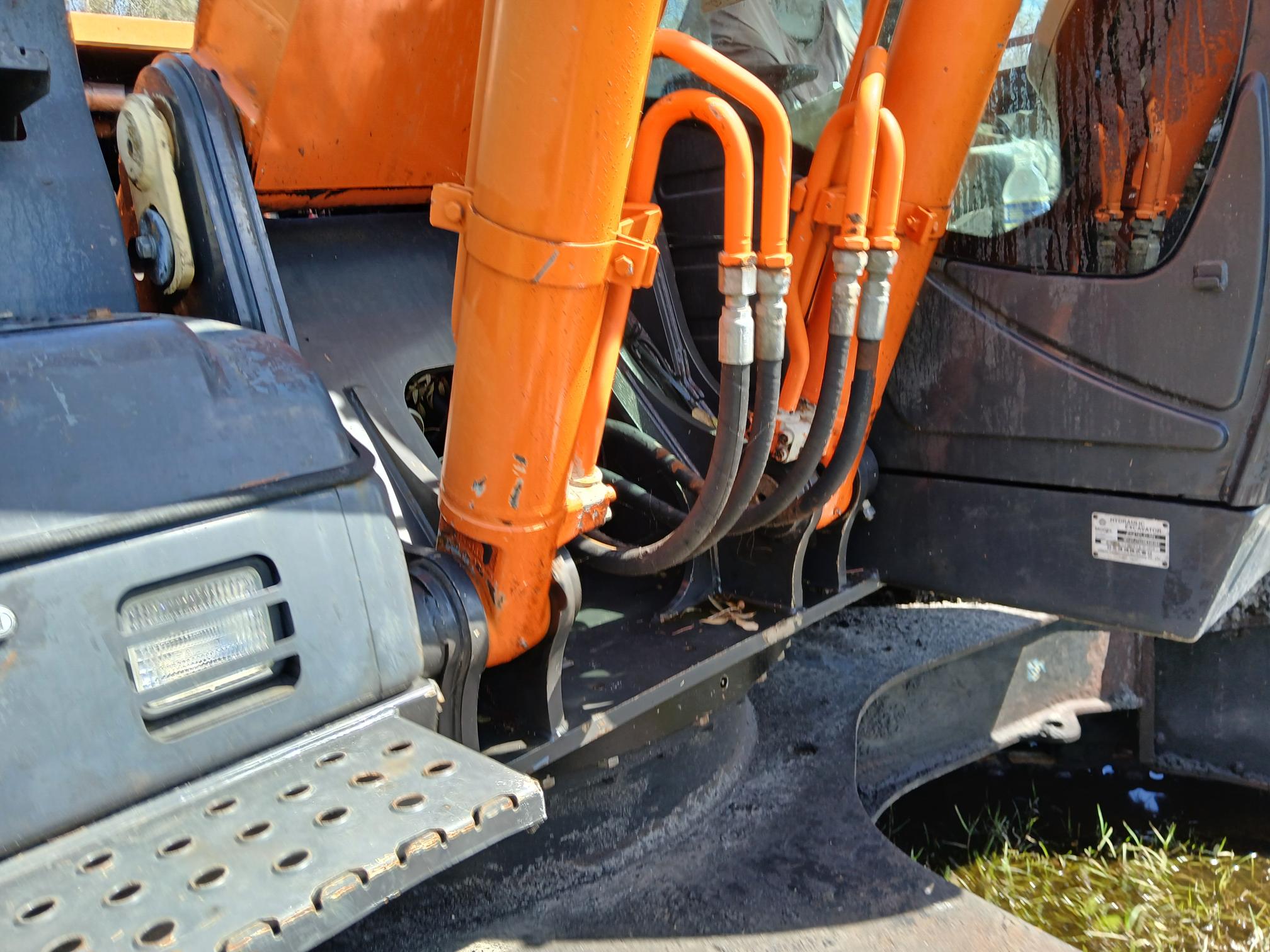 2014 HITACHI 210LC 5N - view 12 of 19