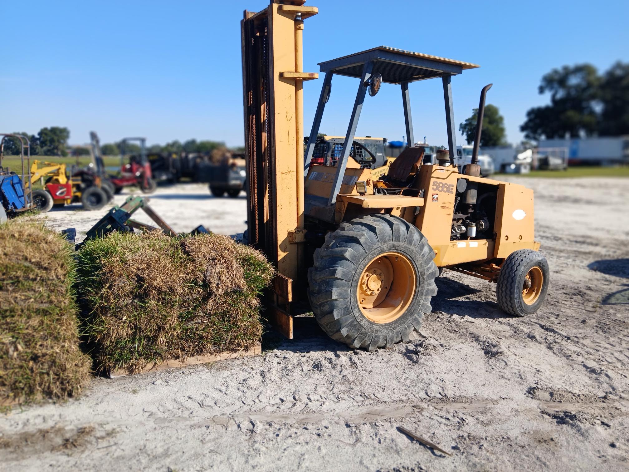 1992 CASE 586E - Image 2