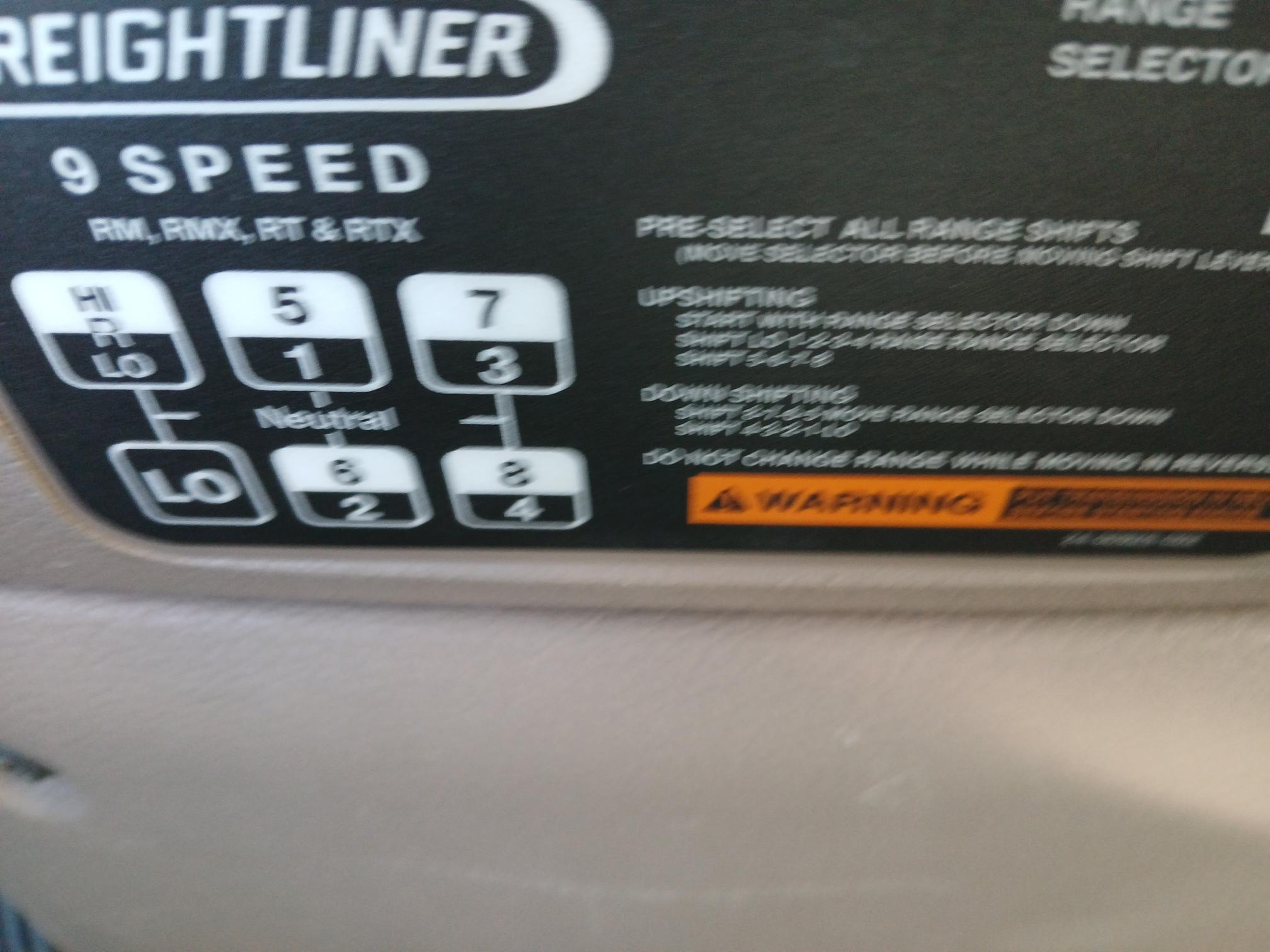 2012 FREIGHTLINER Columbia - Image 8