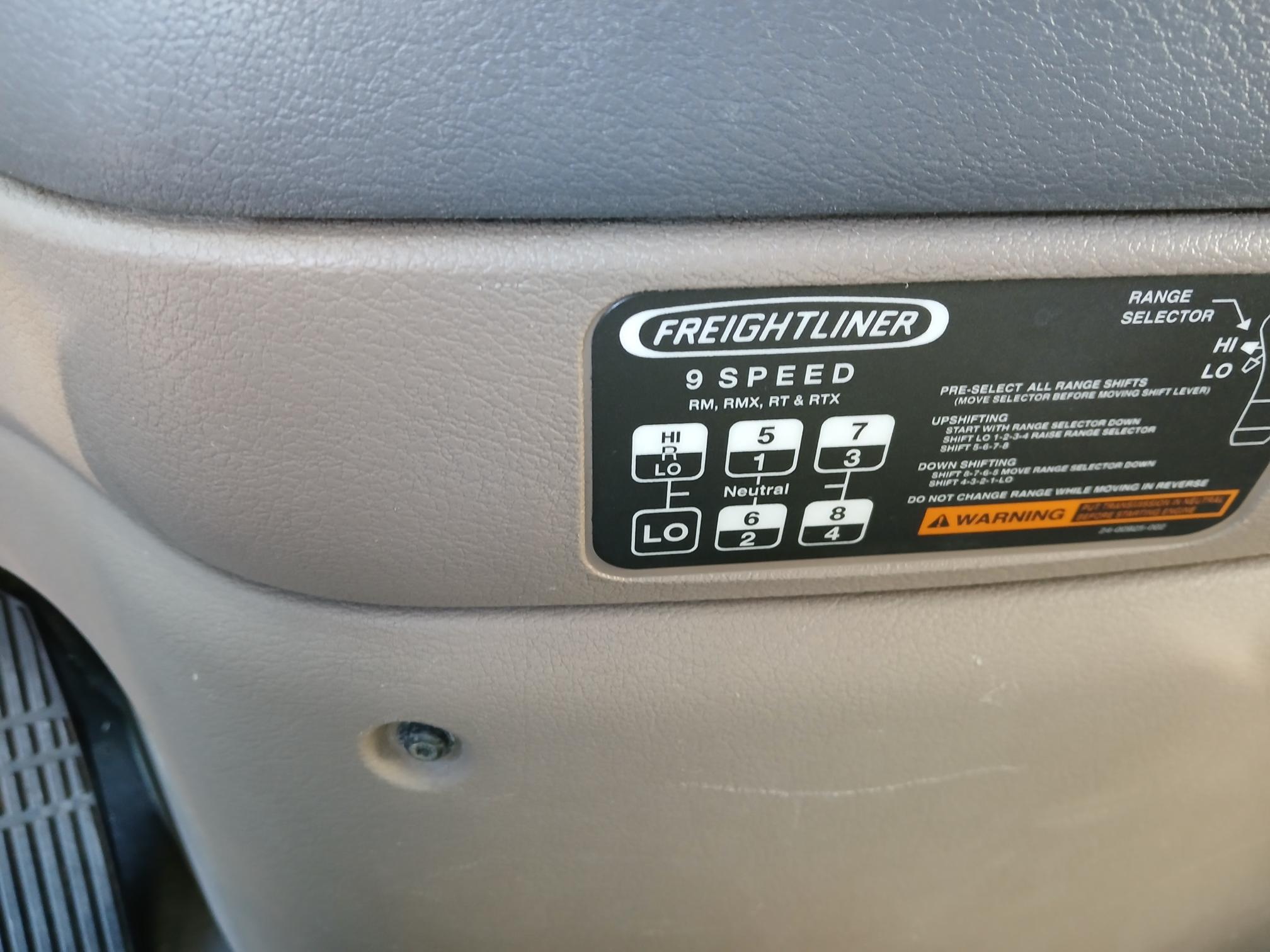 2012 FREIGHTLINER Columbia - Image 9