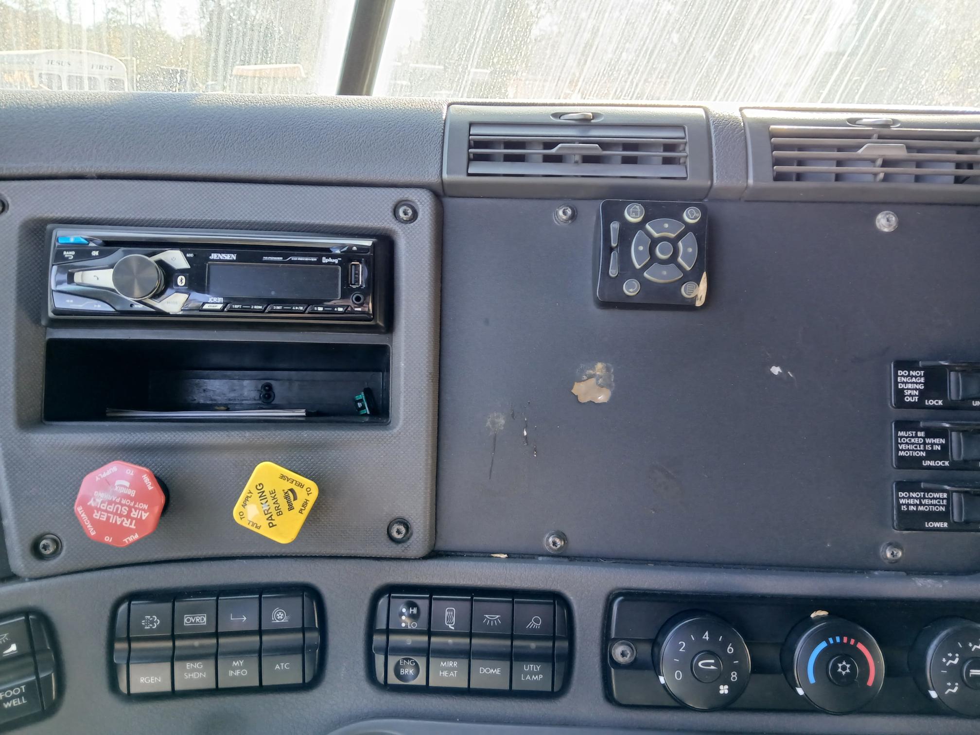 2012 FREIGHTLINER Columbia - Image 15