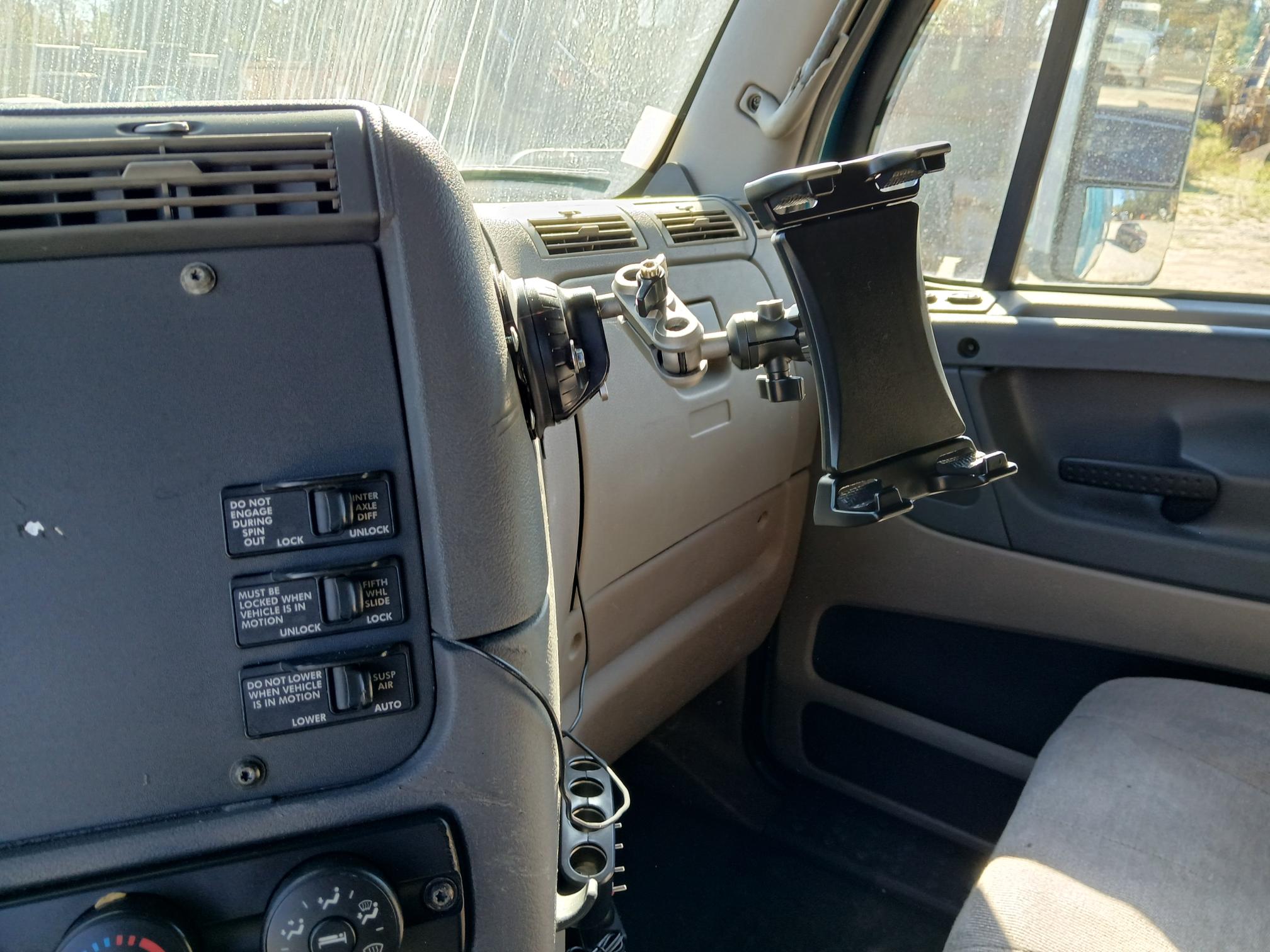 2012 FREIGHTLINER Columbia - Image 14