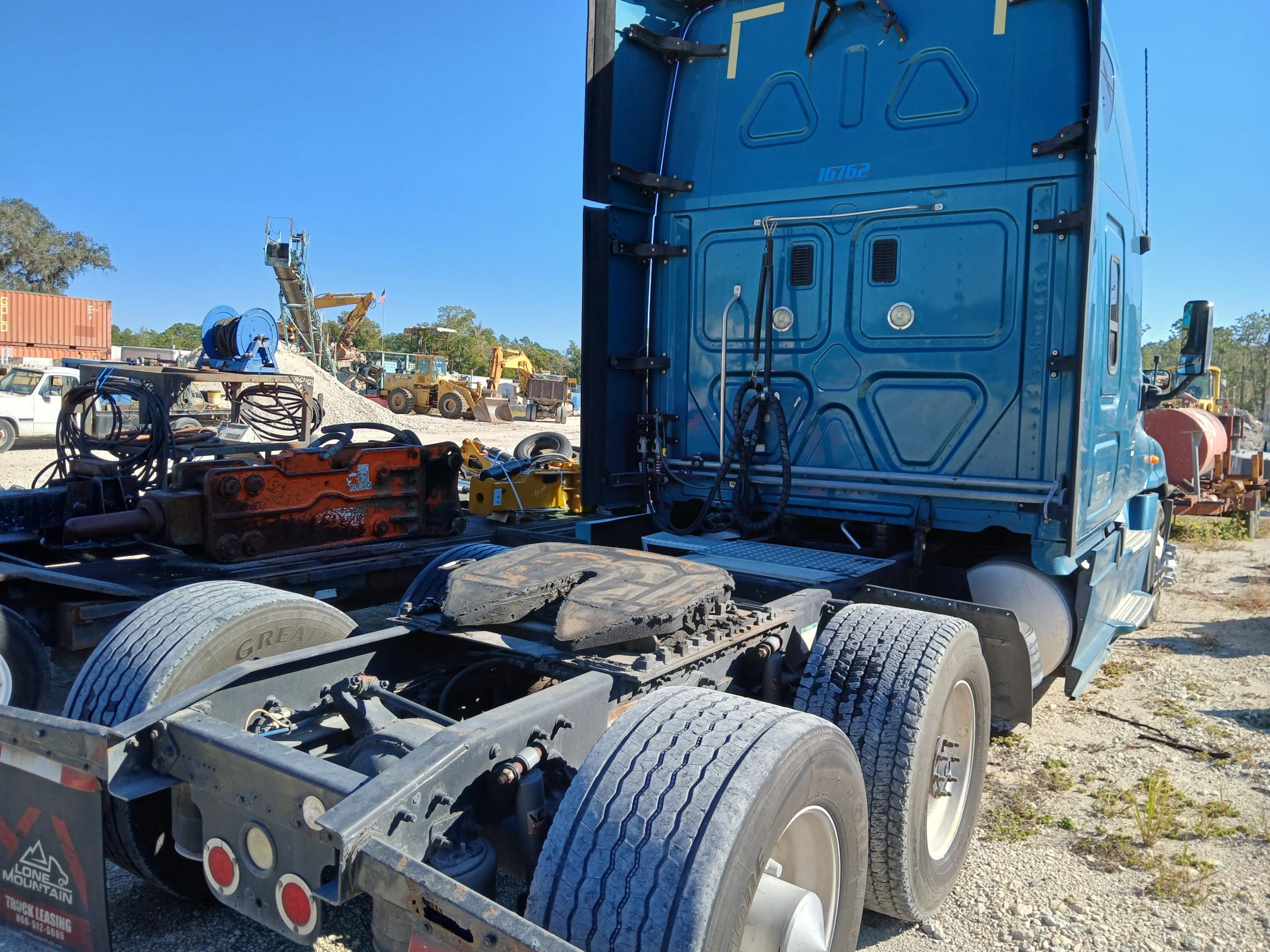 2012 FREIGHTLINER Columbia - Image 4