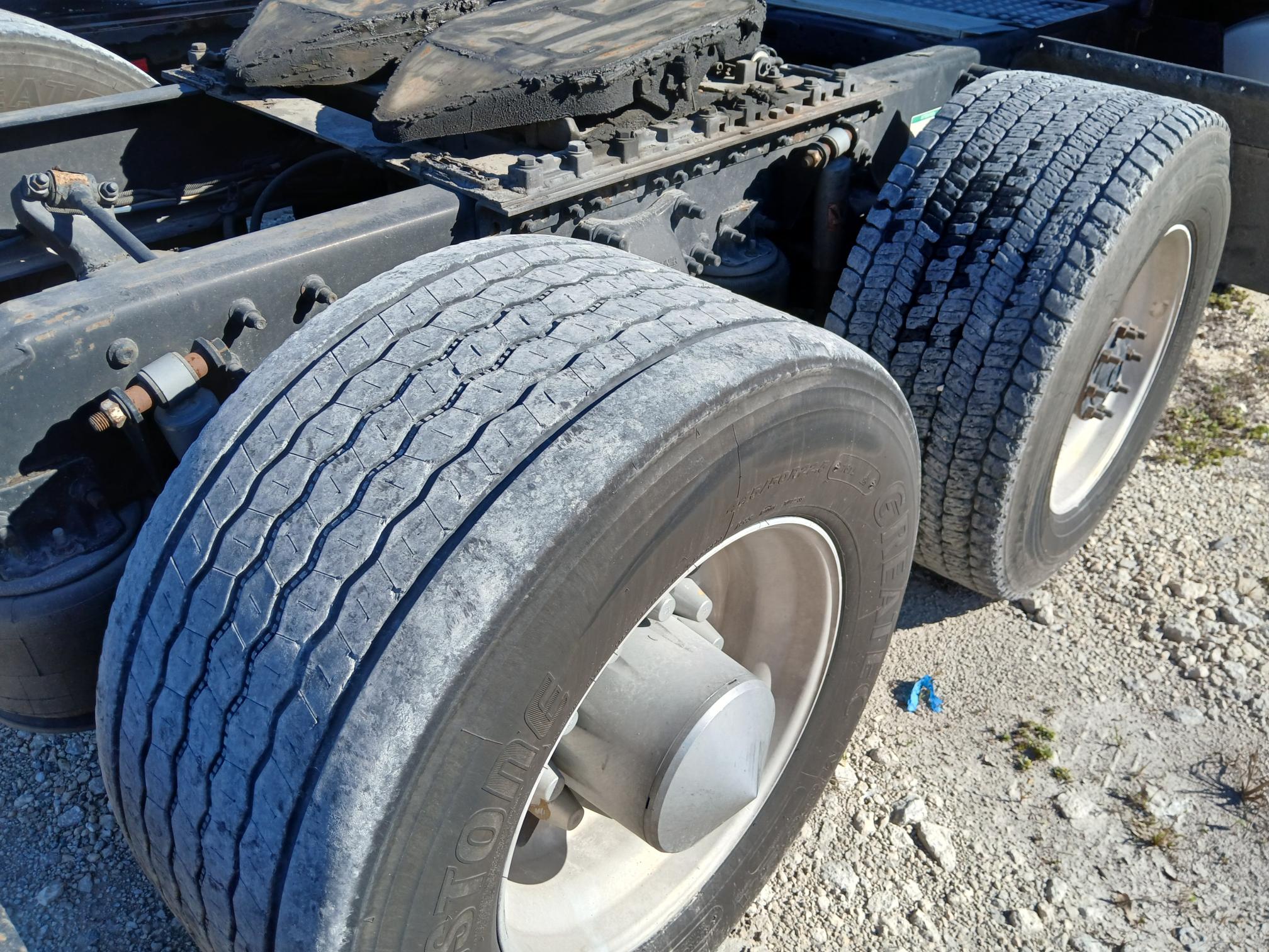 2012 FREIGHTLINER Columbia - Image 6