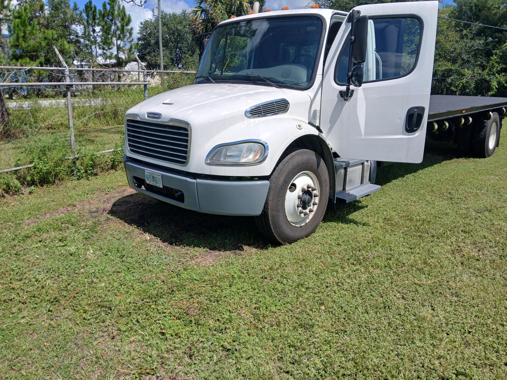 2016 FREIGHTLINER M2 106 - Image 2