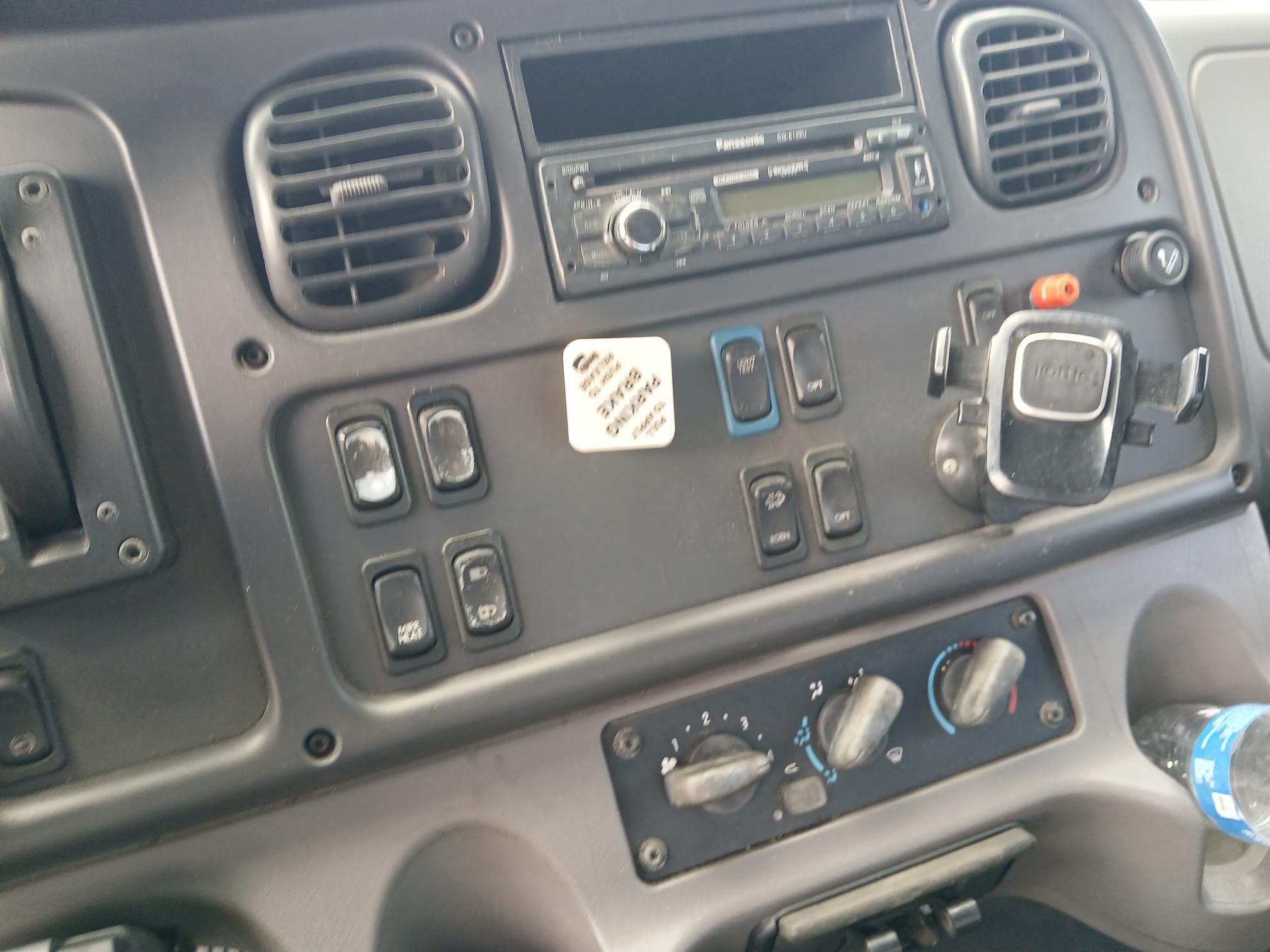 2016 FREIGHTLINER M2 106 - Image 12