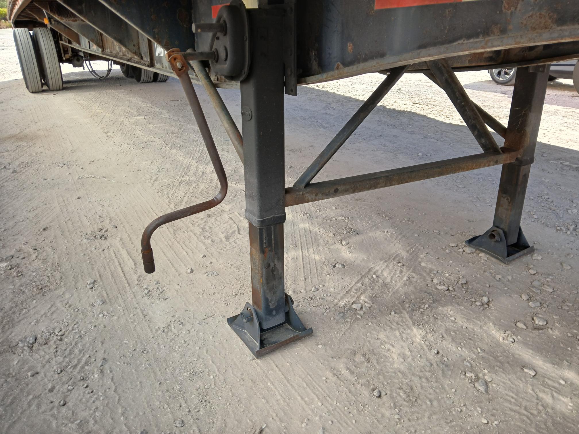 1998 UTILITY Flatbed - Image 12