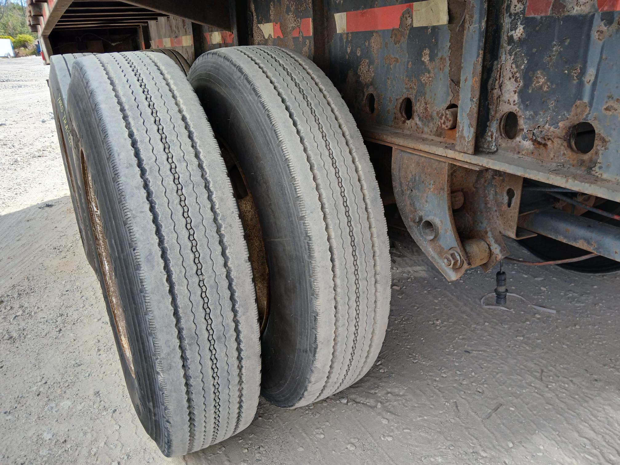 1998 UTILITY Flatbed - view 11 of 12