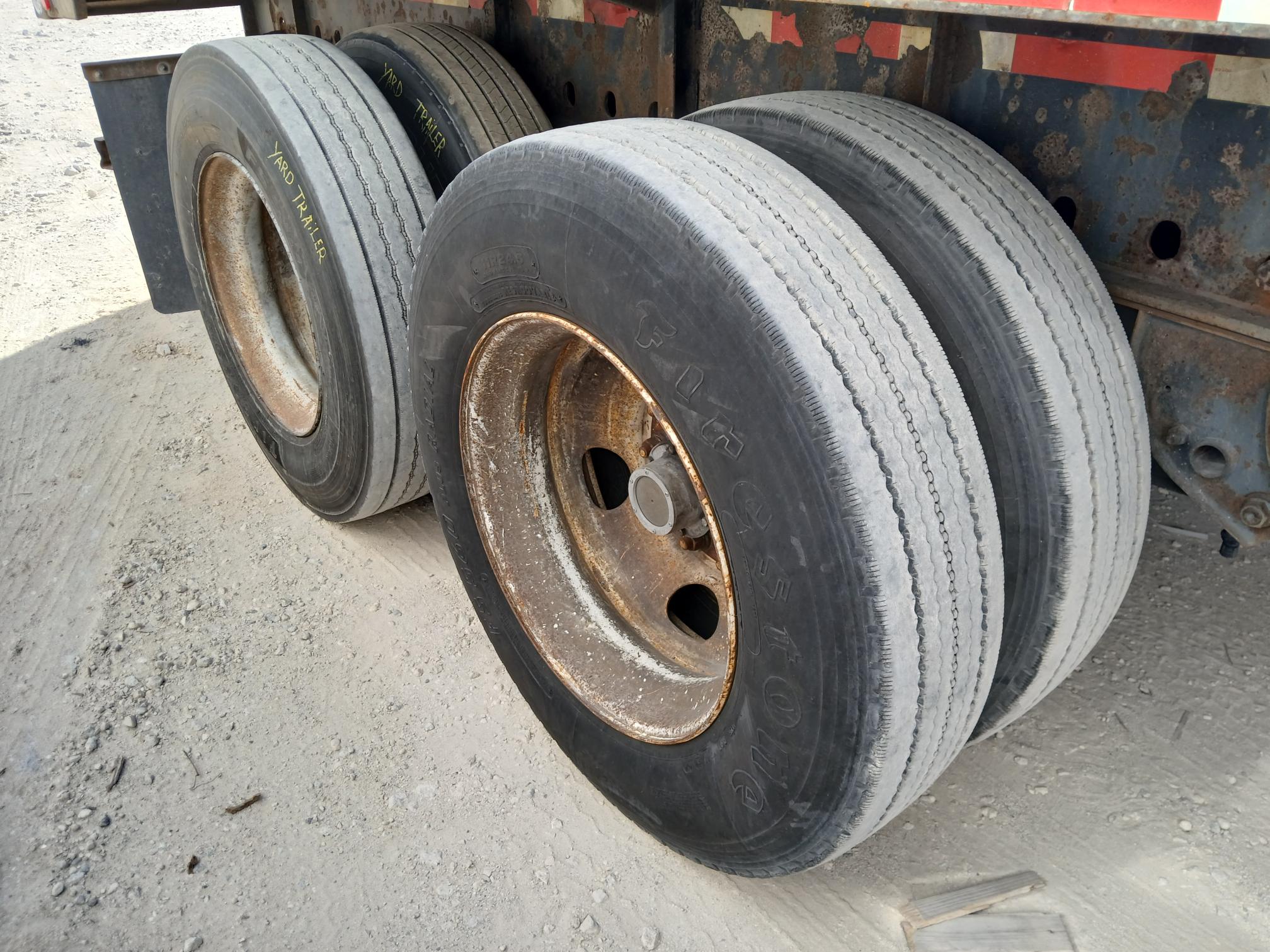 1998 UTILITY Flatbed - view 8 of 12