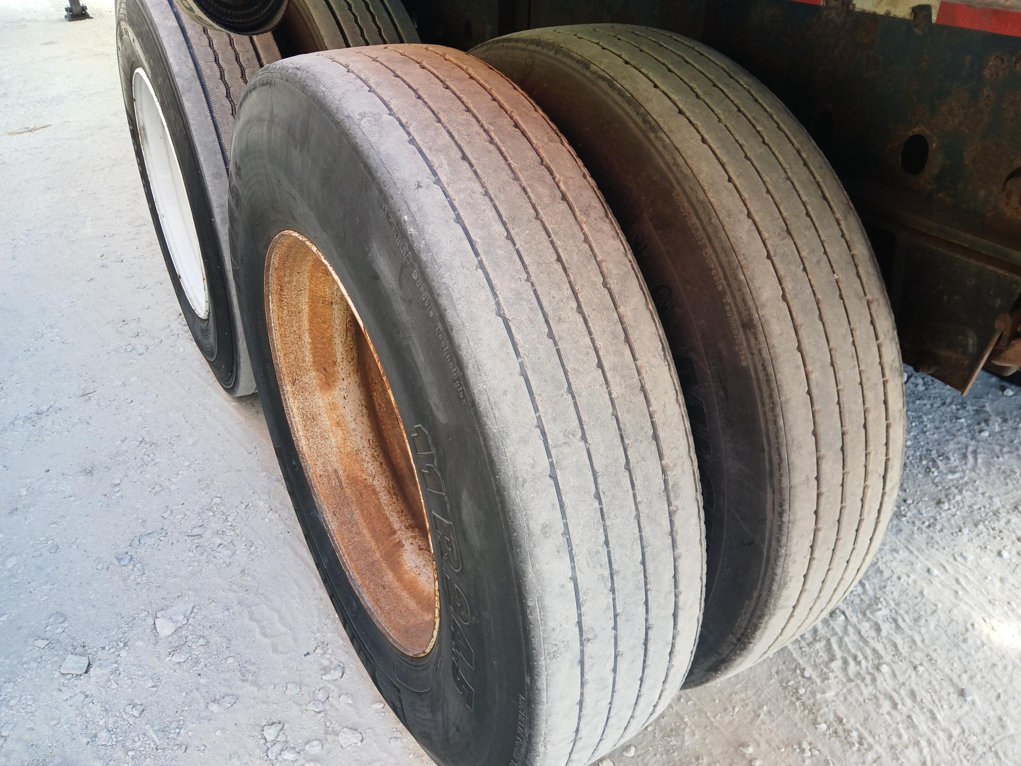 1998 UTILITY Flatbed - Image 6