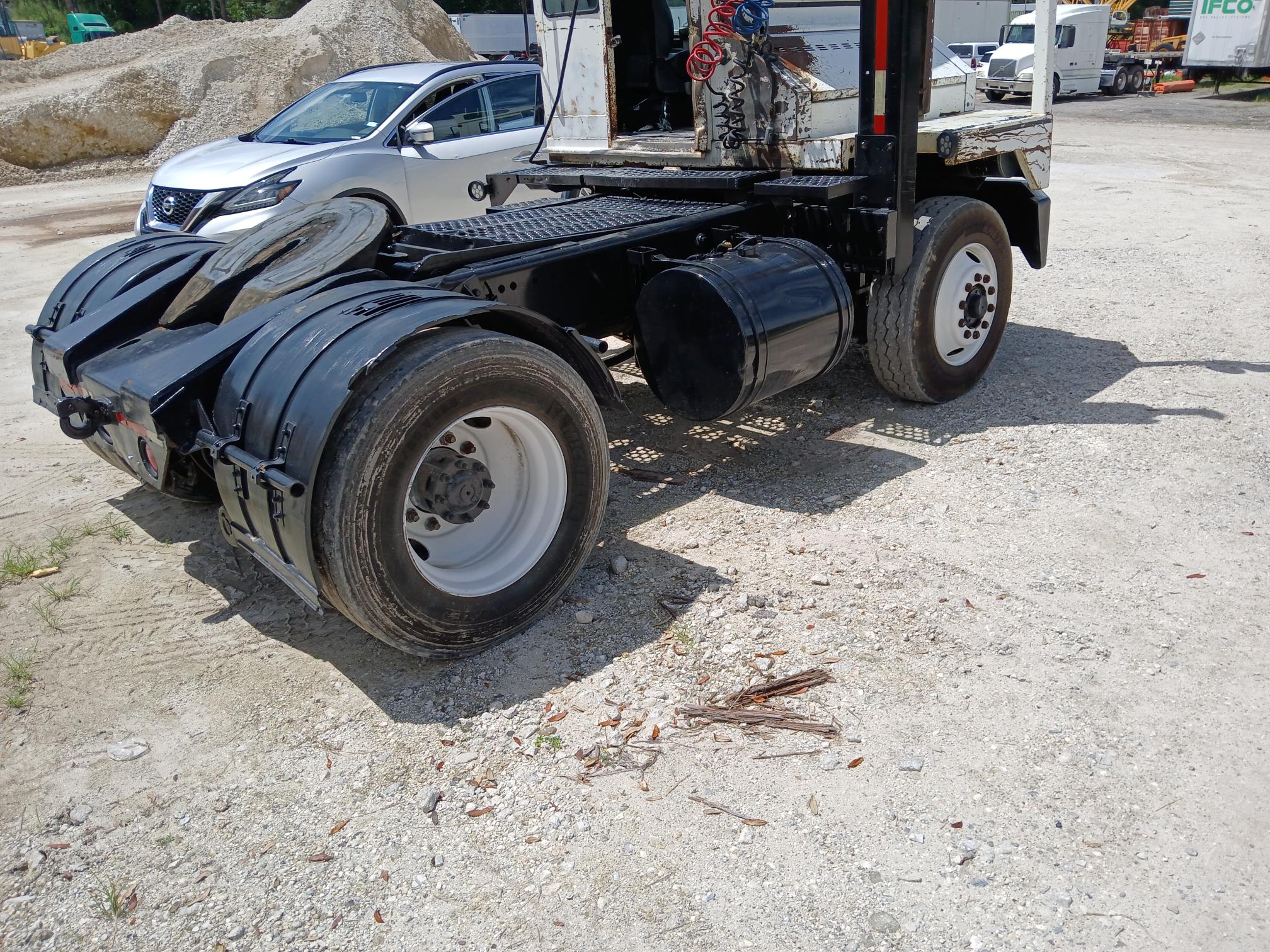 2002 OTTAWA YT30 - Image 6