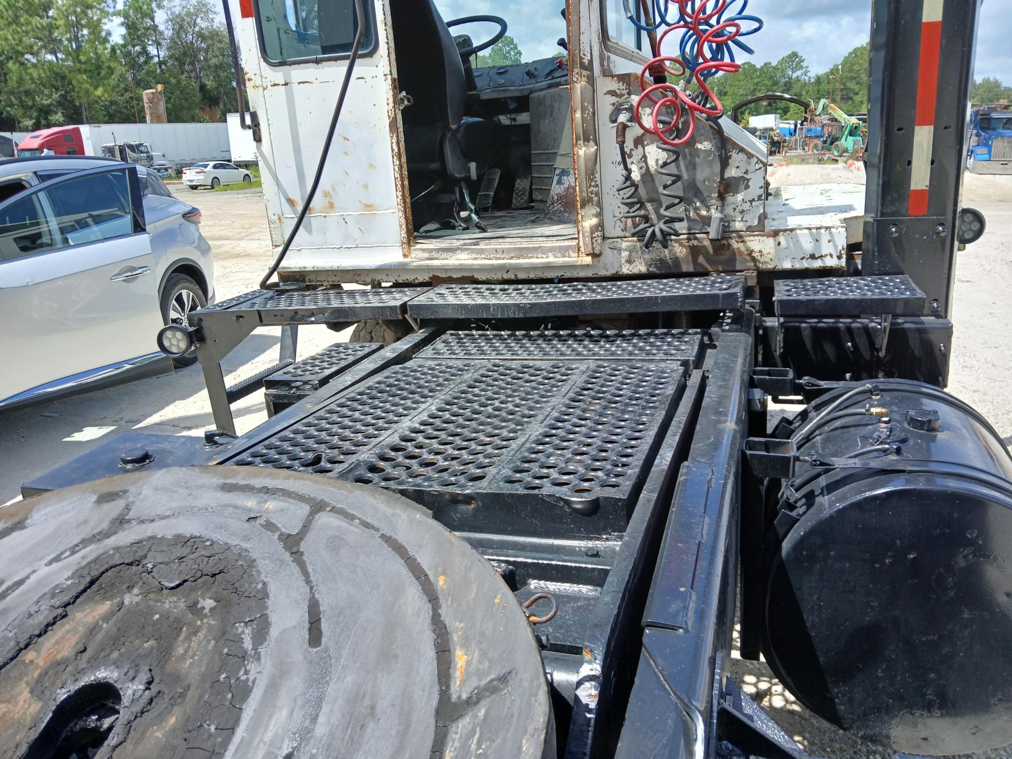 2002 OTTAWA YT30 - Image 7