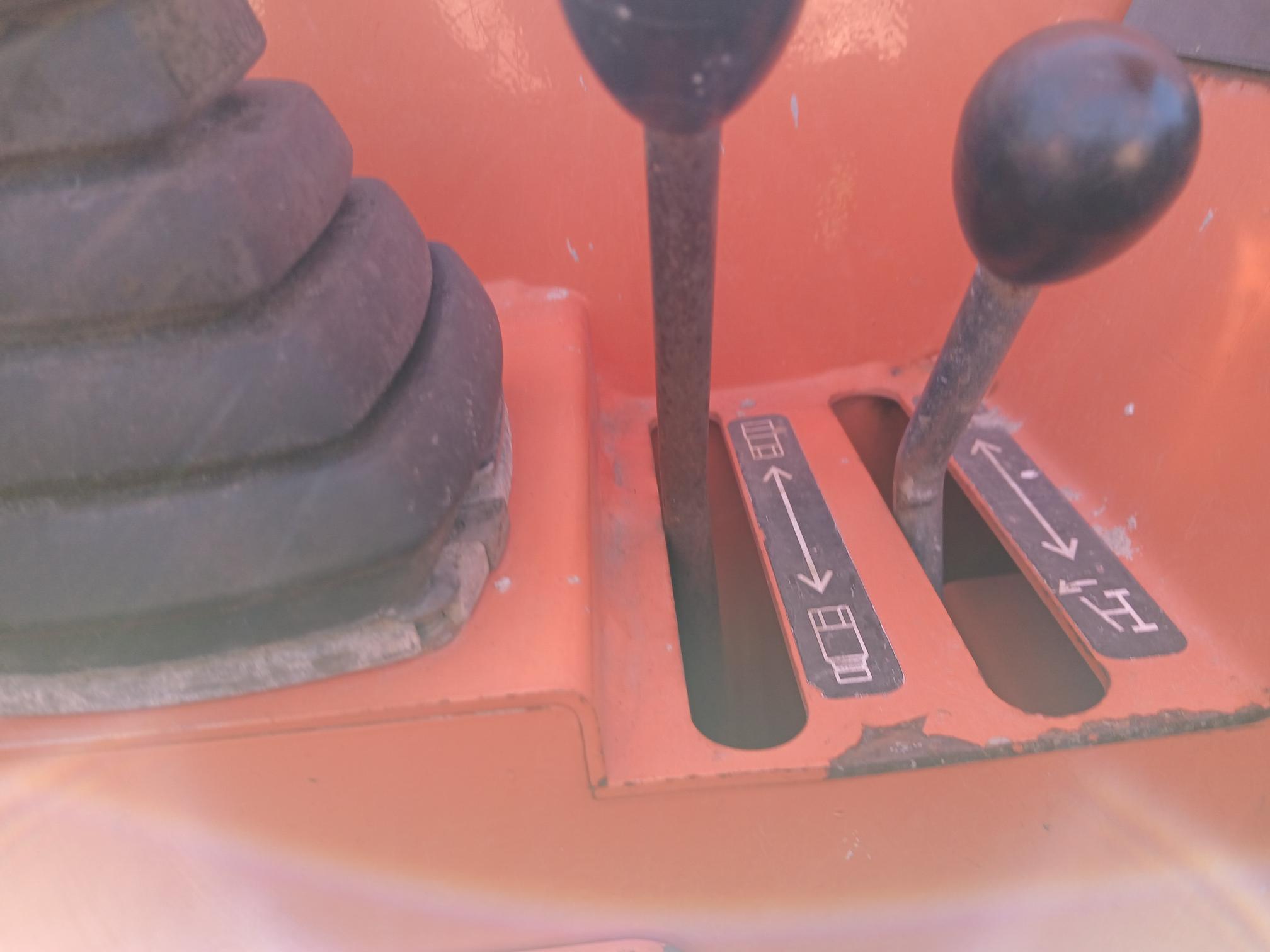 2016 SKY TRAK 6036 - Image 8