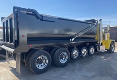 2009 PETERBILT 388 - Image 2