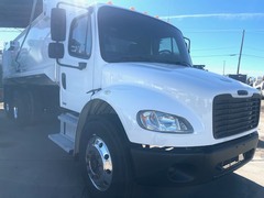 2010 FREIGHTLINER M2 106 - Image 3