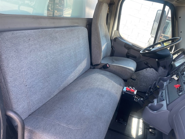 2010 FREIGHTLINER M2 106 - view 8 of 15