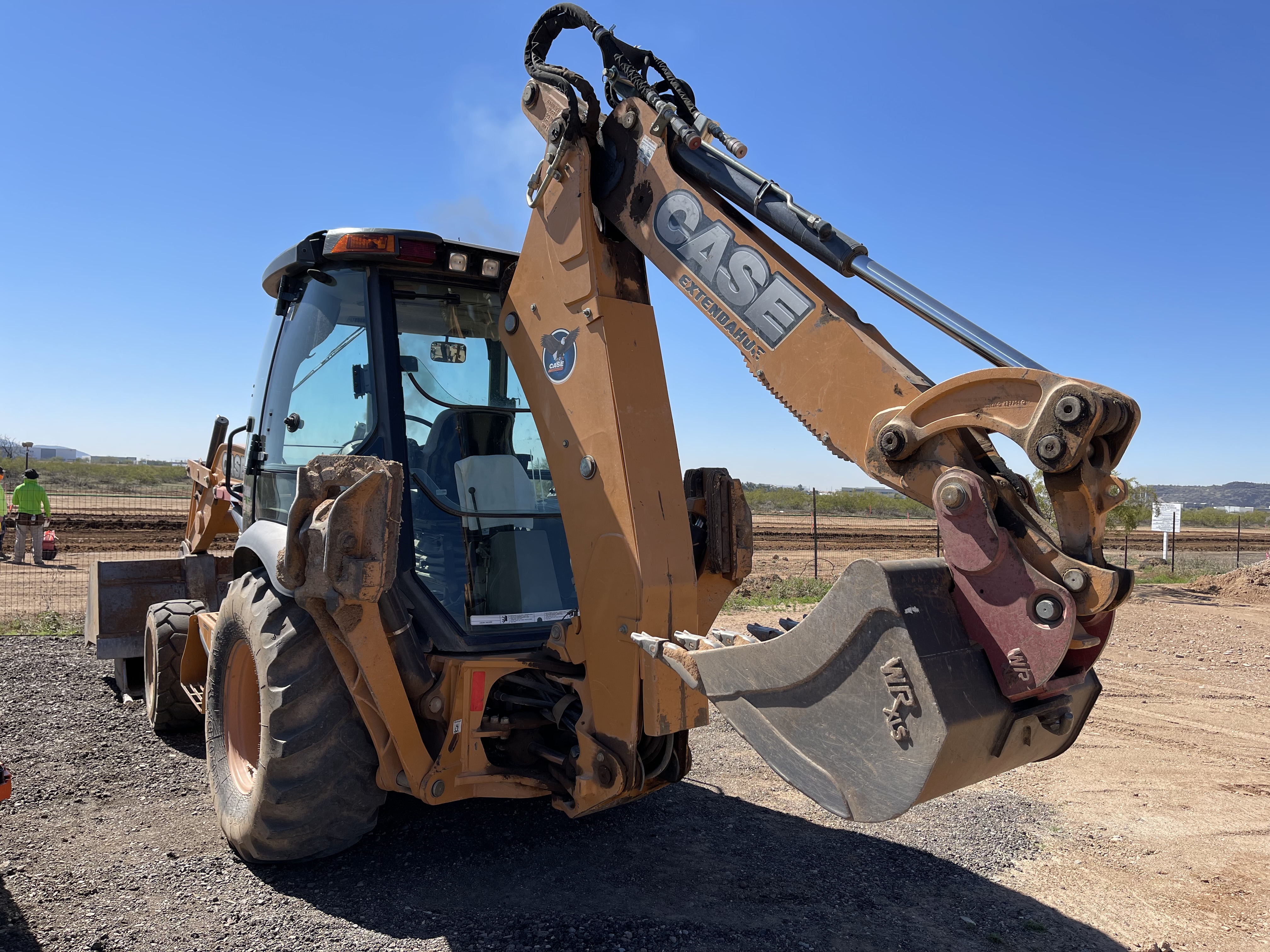 2014 CASE 580SN  4WD - view 2 of 18