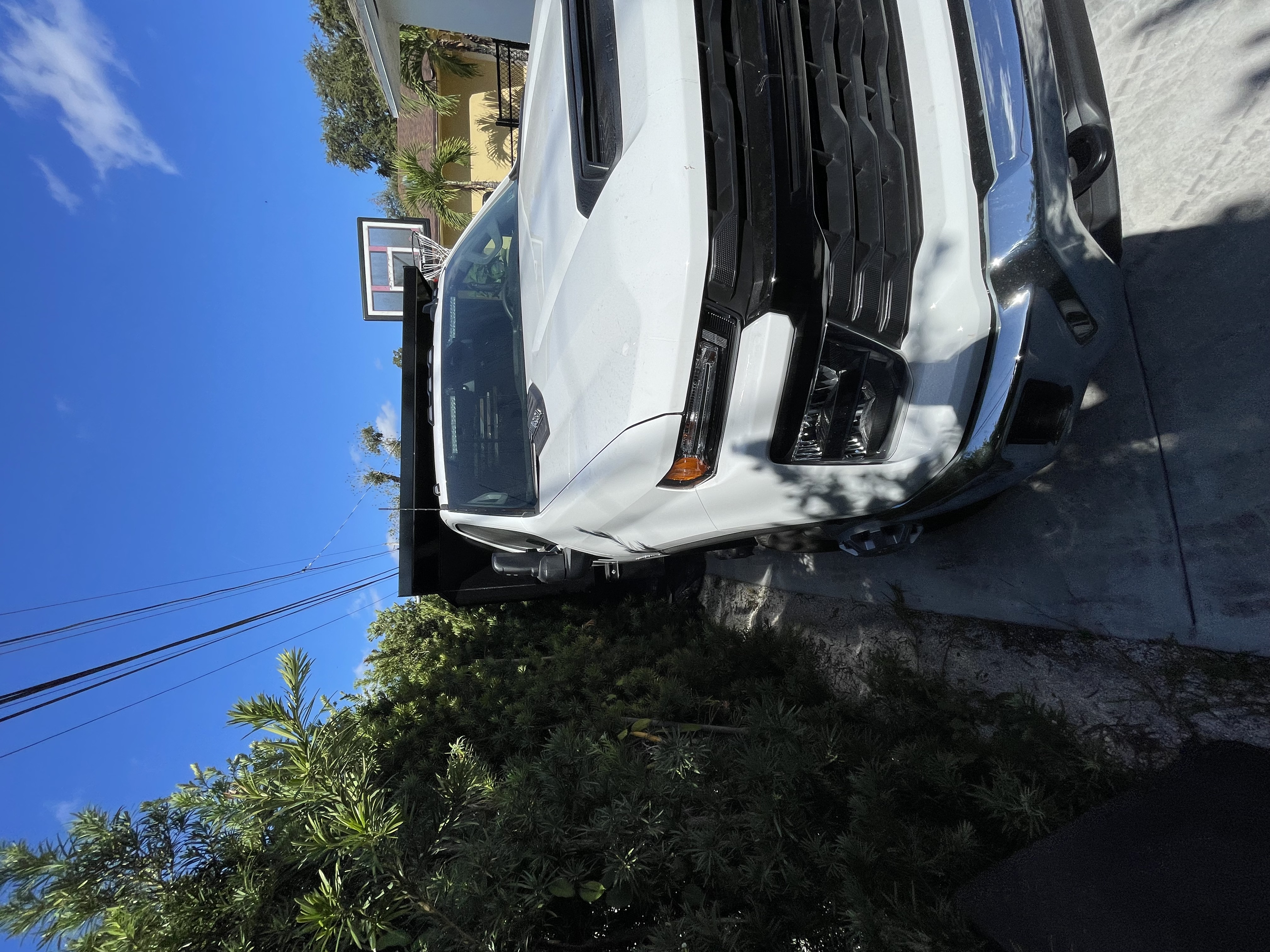 2023 CHEVROLET 3500 HD - view 3 of 5