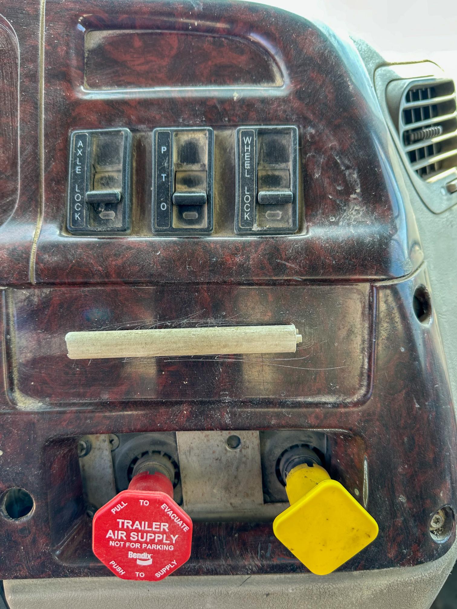 2005 STERLING L9500 - Image 22