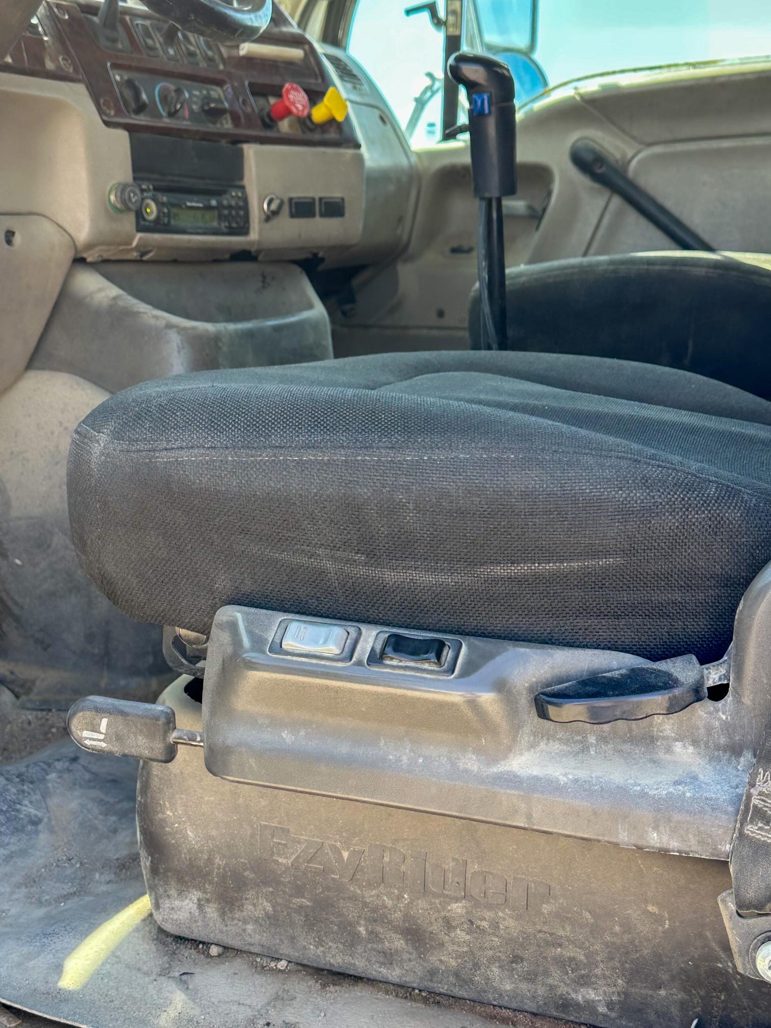 2005 STERLING L9500 - Image 13