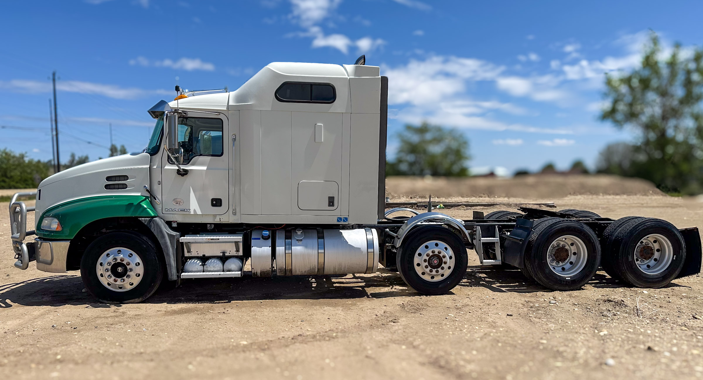 2016 MACK Pinnacle - Image 2