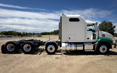 2016 MACK Pinnacle - Image 9