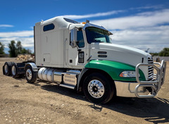2016 MACK Pinnacle - Image 1