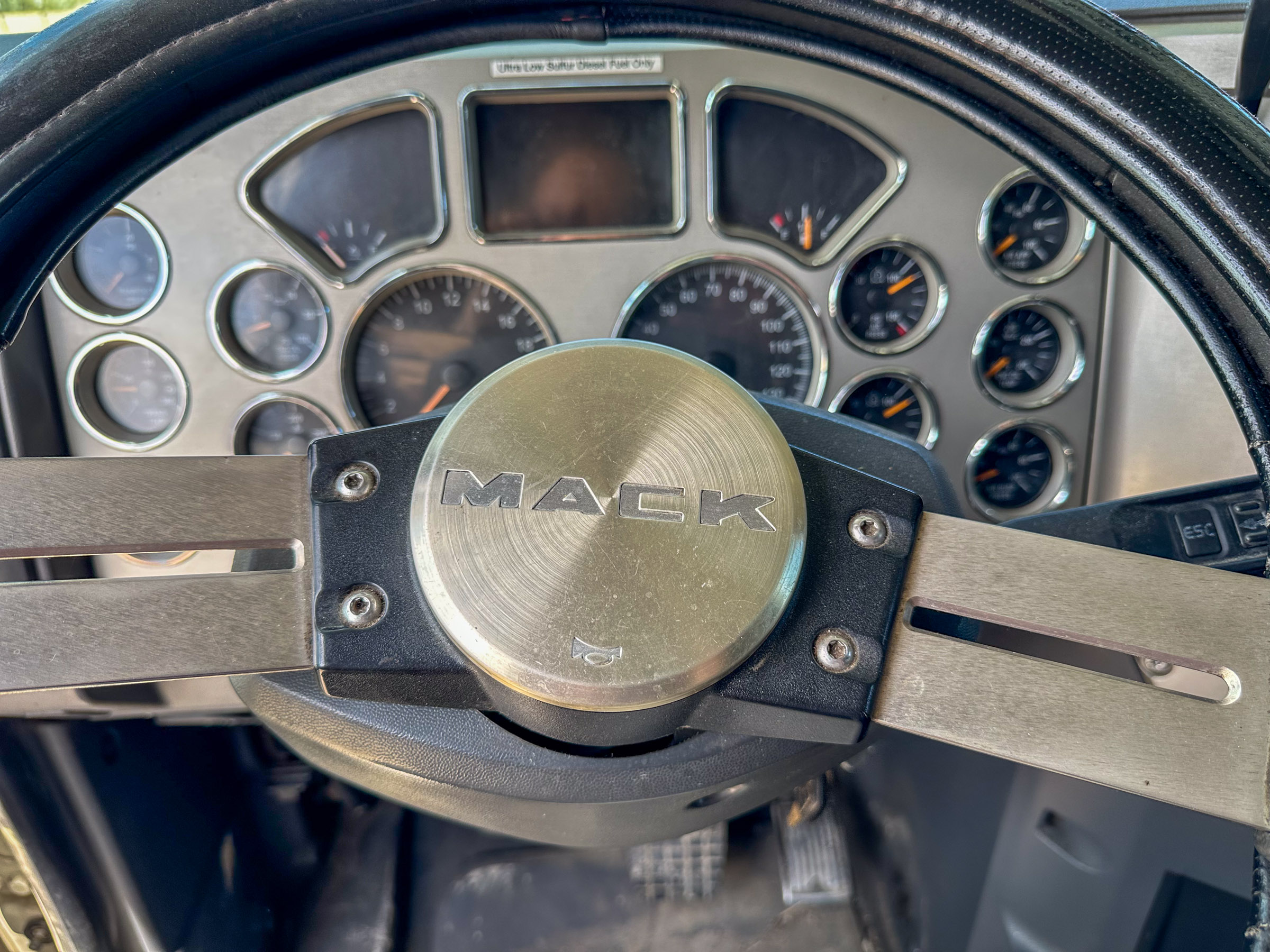 2016 MACK Pinnacle - Image 20