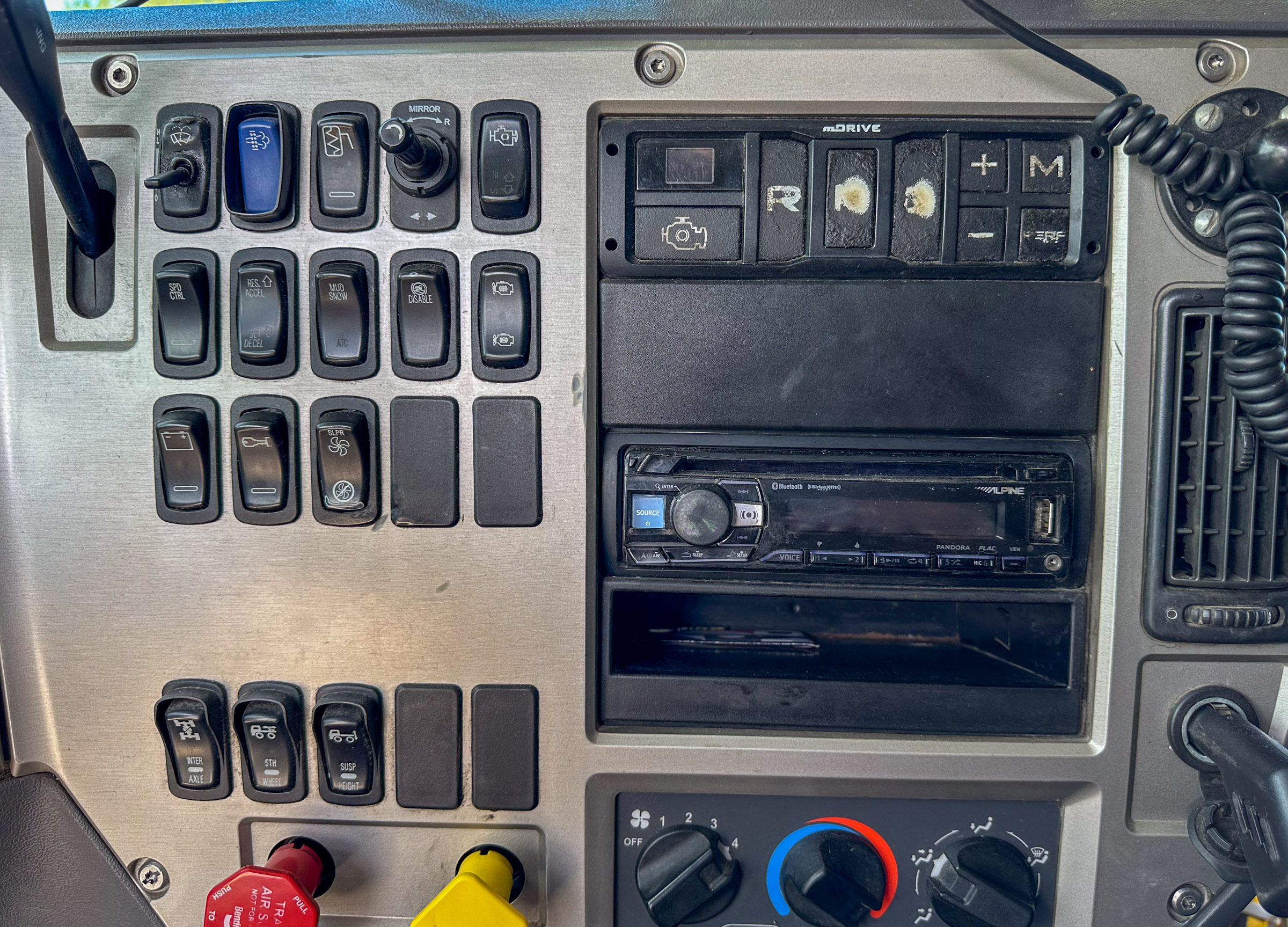 2016 MACK Pinnacle - Image 26