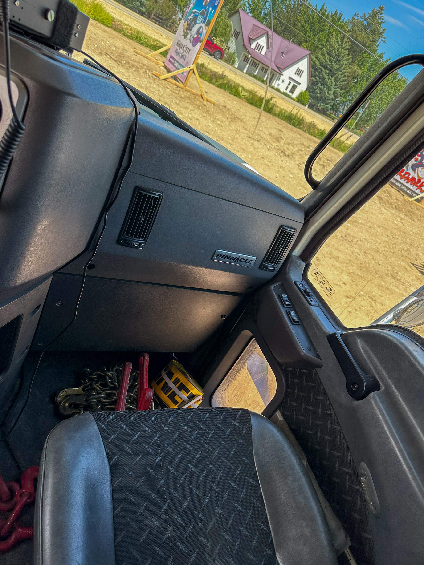 2016 MACK Pinnacle - Image 29