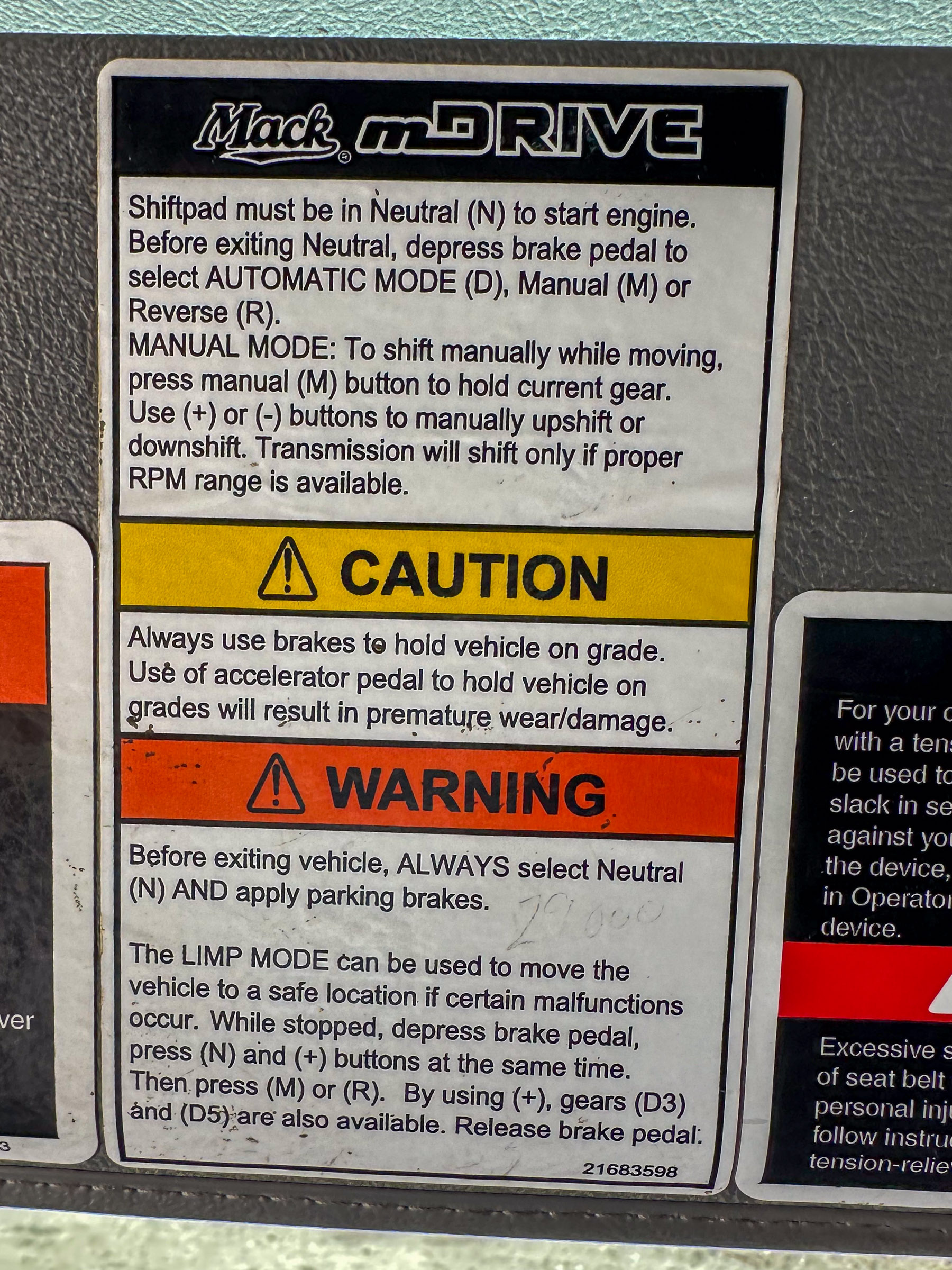 2016 MACK Pinnacle - Image 24