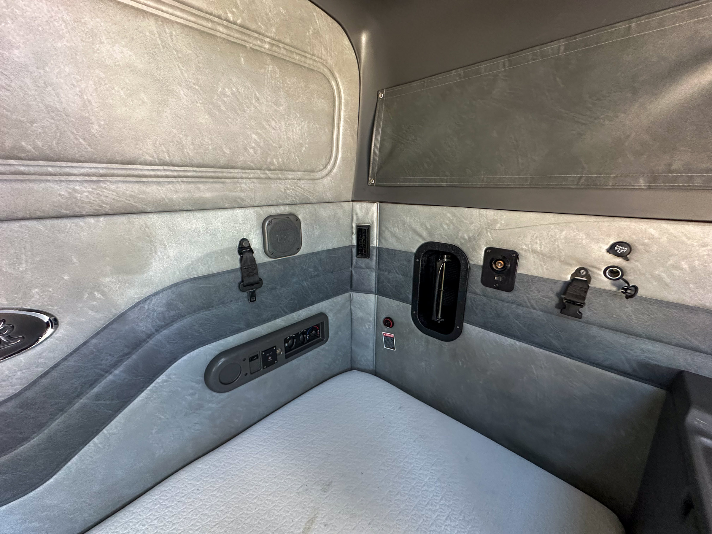 2016 MACK Pinnacle - Image 32