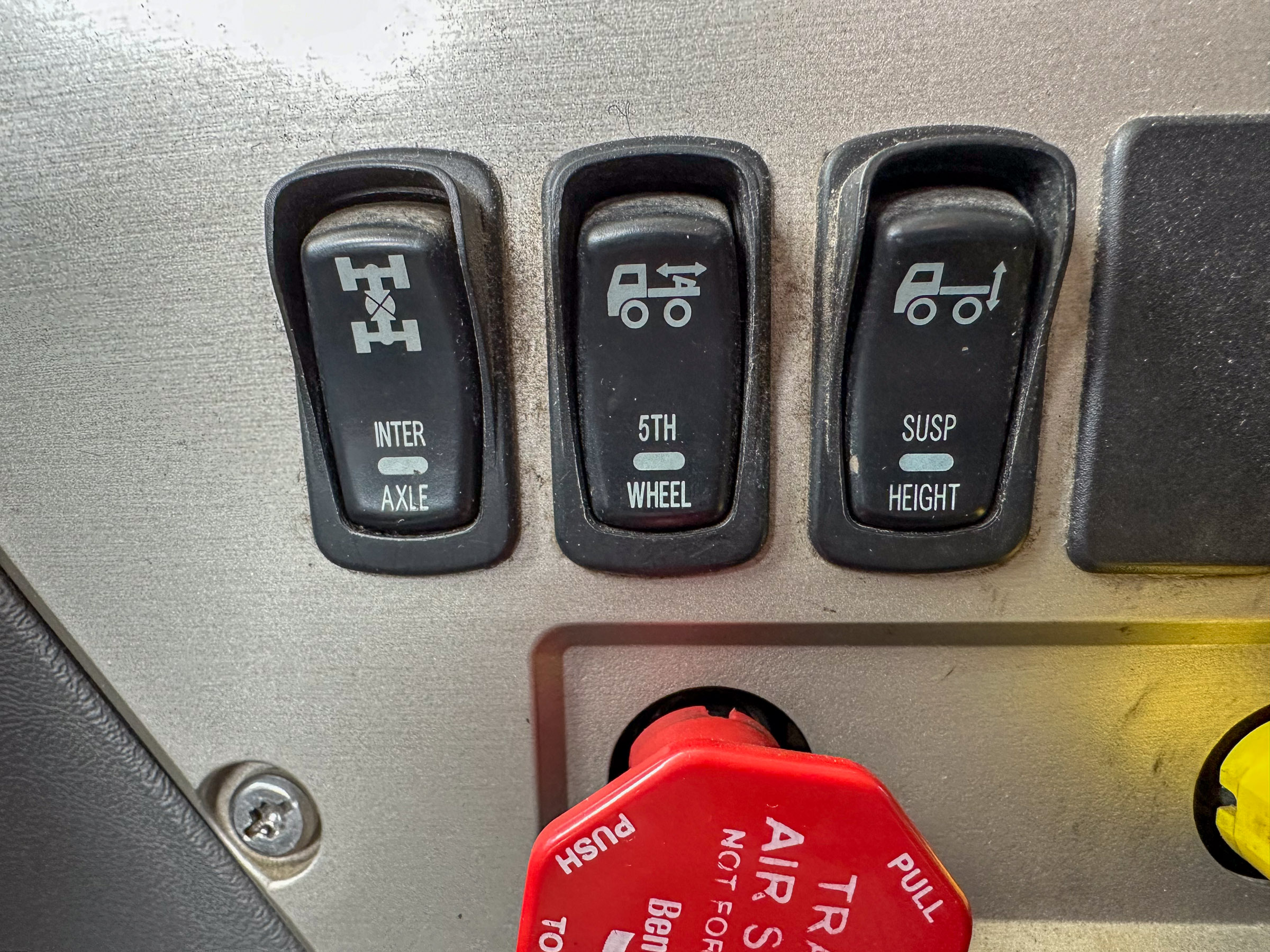 2016 MACK Pinnacle - Image 28