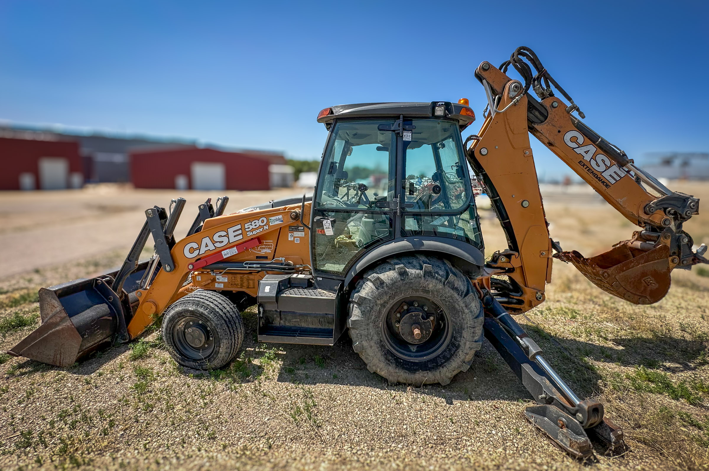 2017 CASE 580 Super N - Image 2