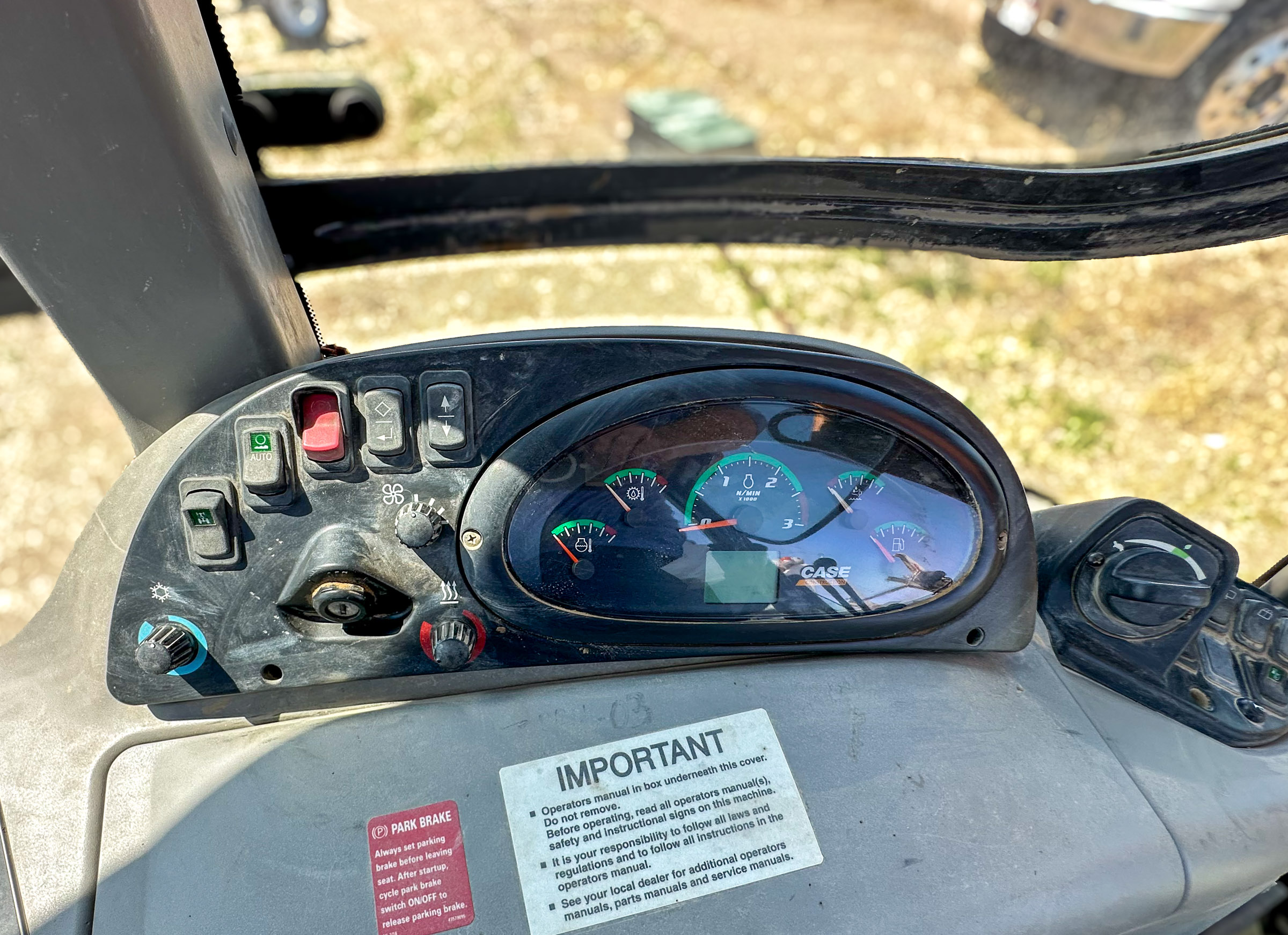 2017 CASE 580 Super N - view 11 of 24