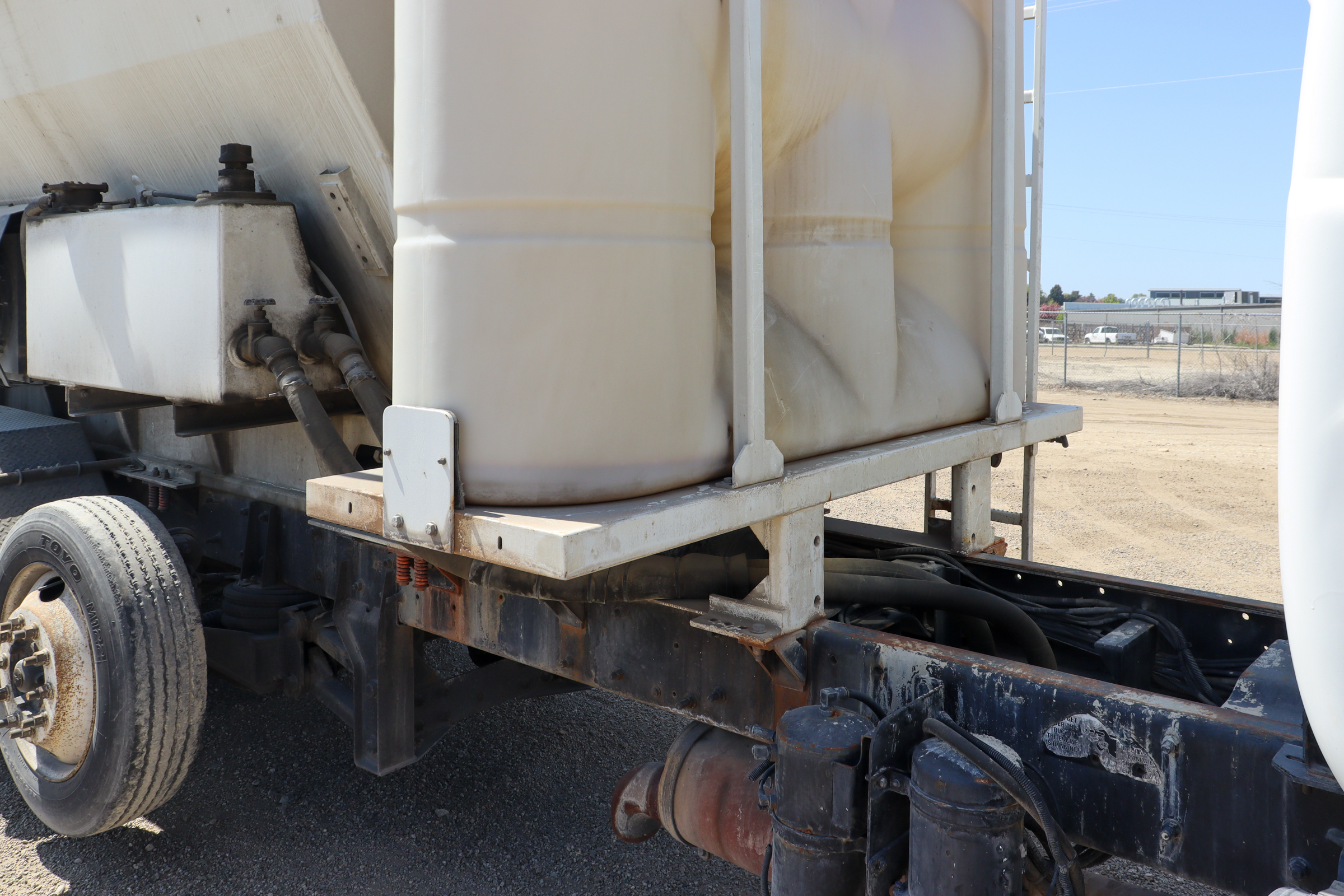 2003 MACK RD690P - Image 8