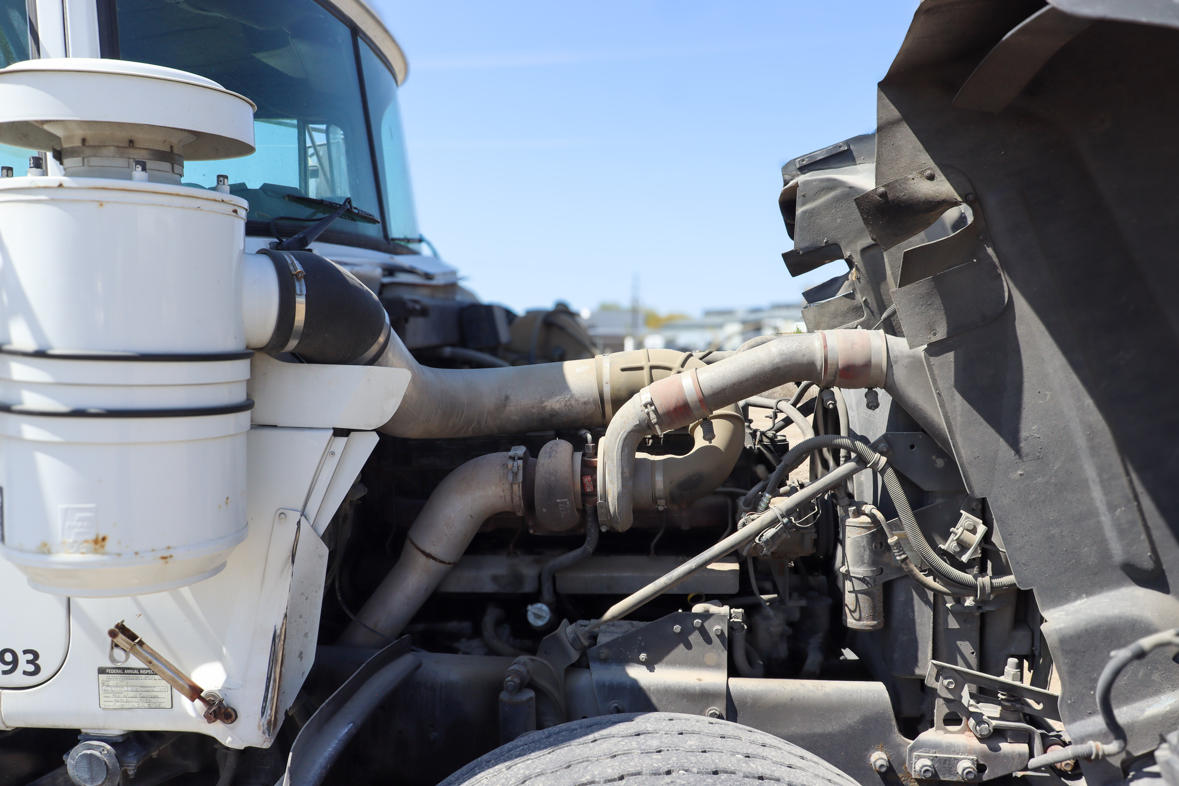 2003 MACK RD690P - Image 18