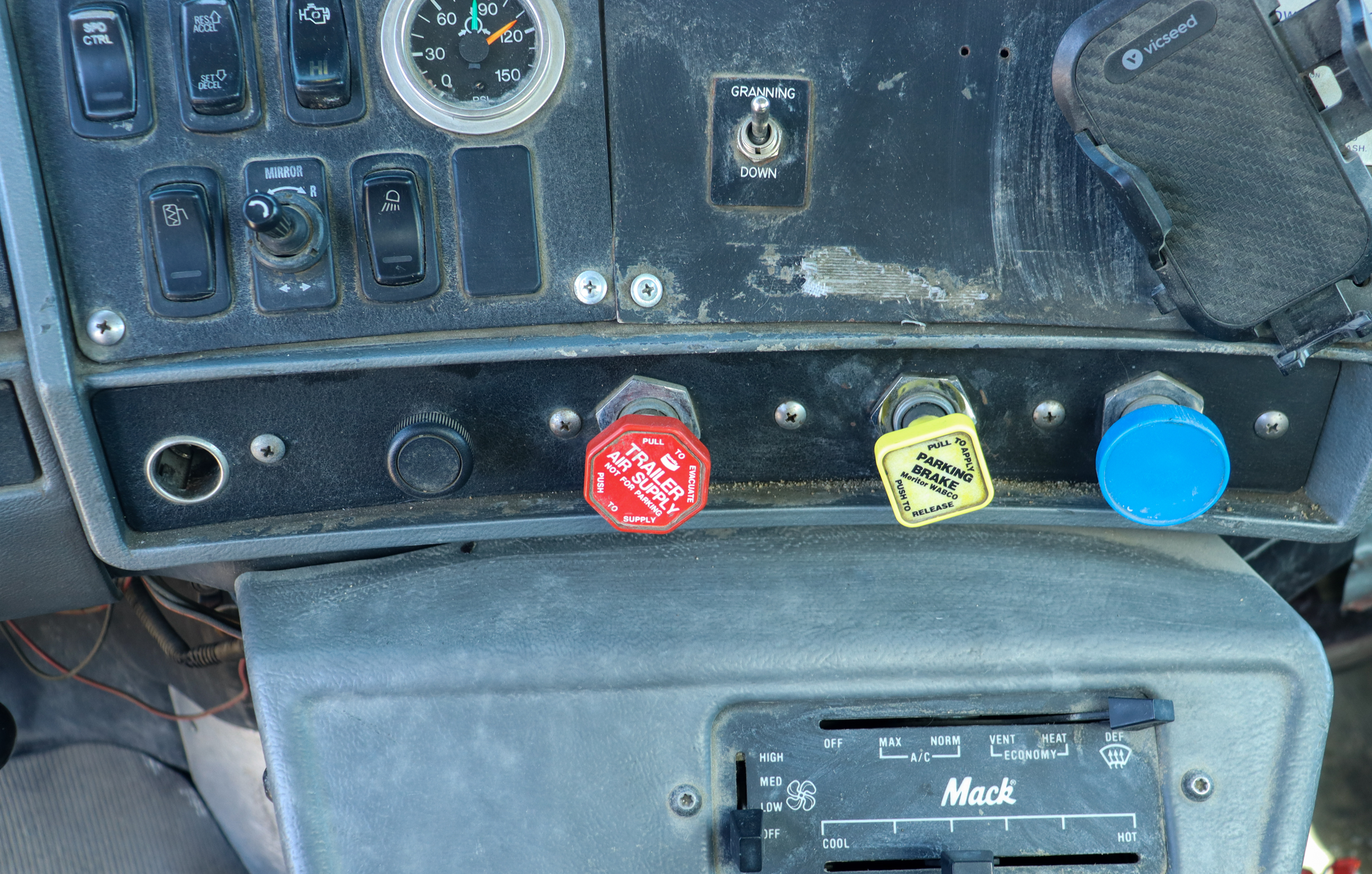 2003 MACK RD690P - Image 14