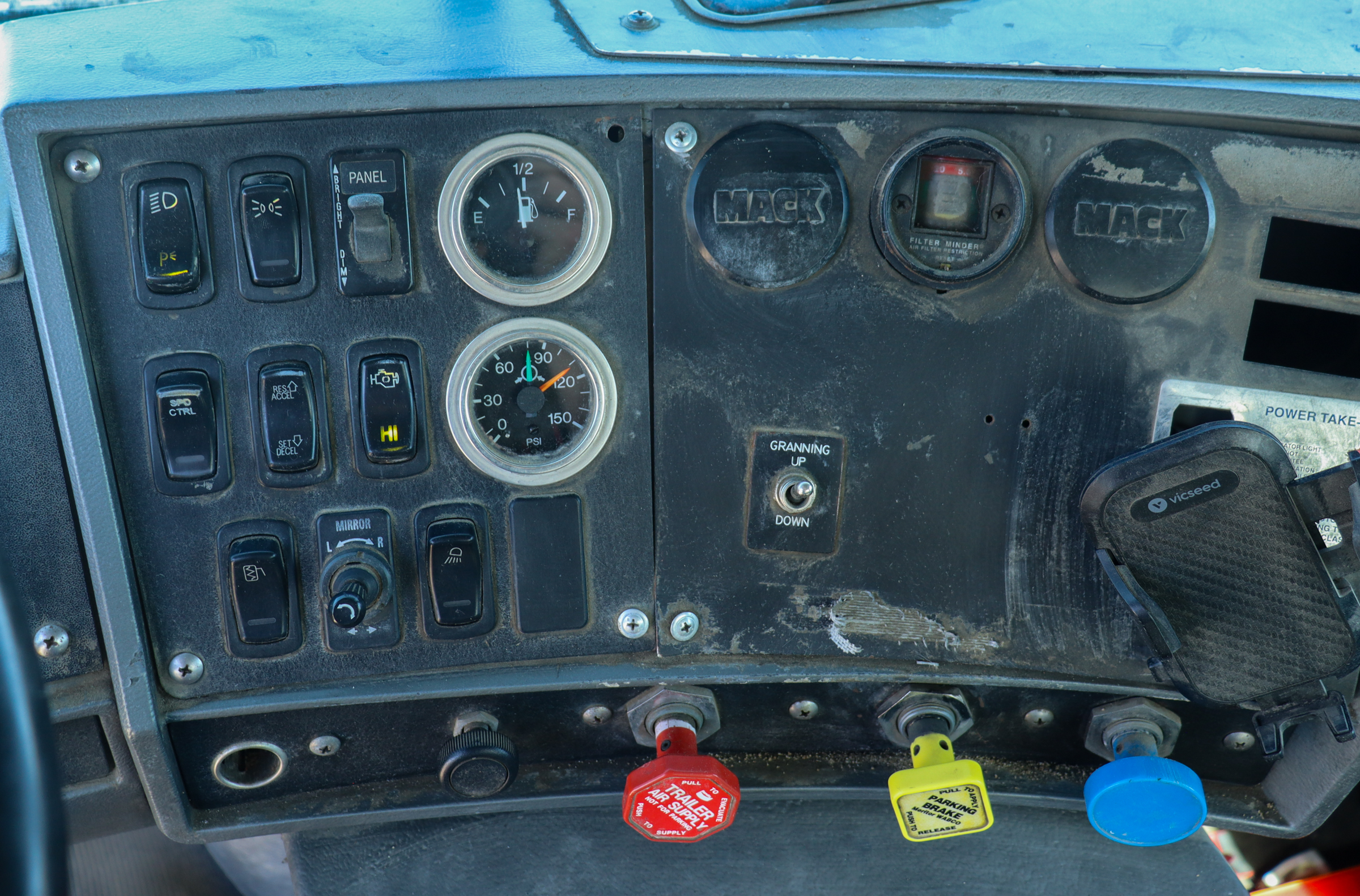 2003 MACK RD690P - Image 16