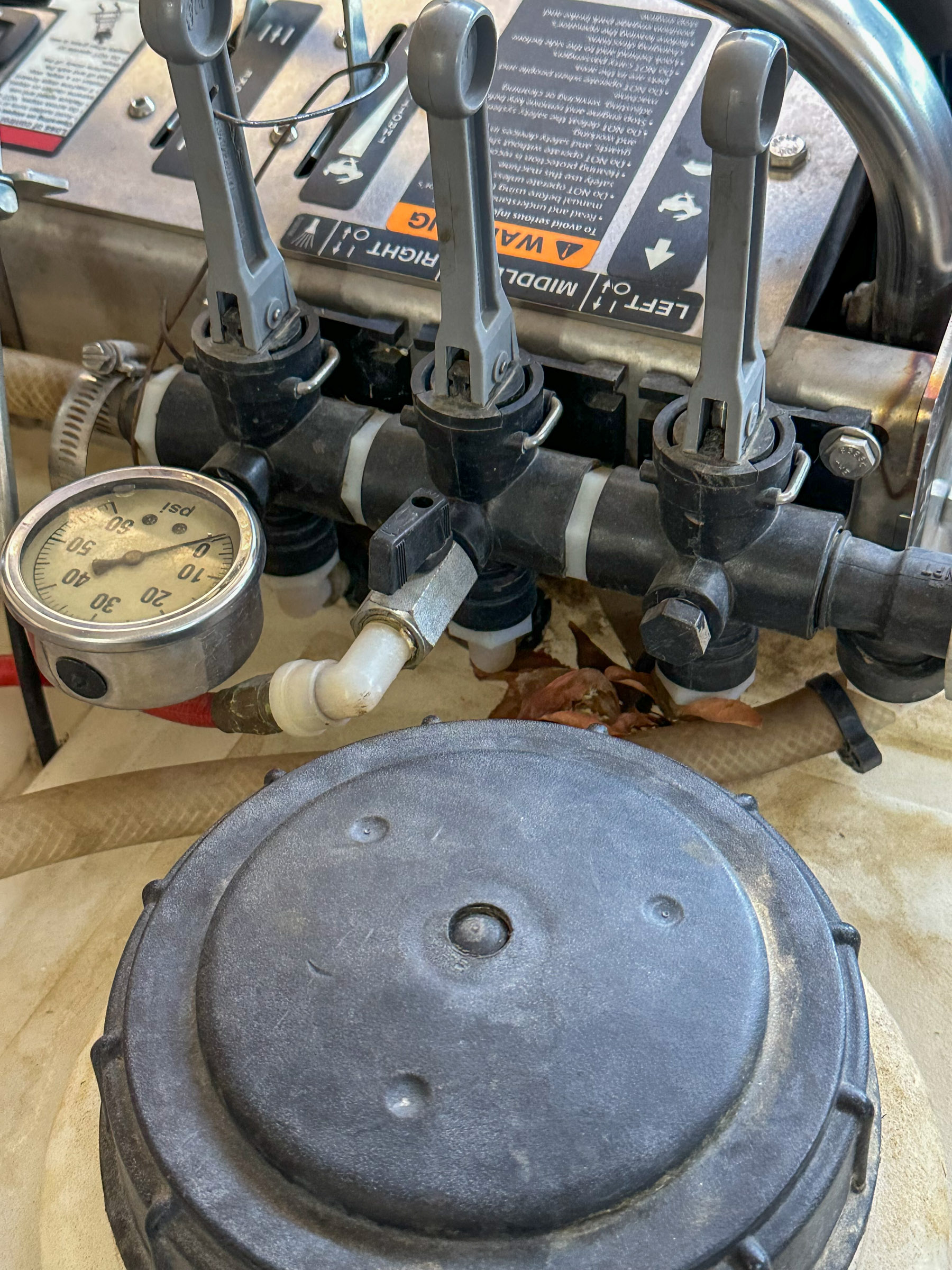 2018 FERRIS MOWERS Spreader/Sprayer - Image 15