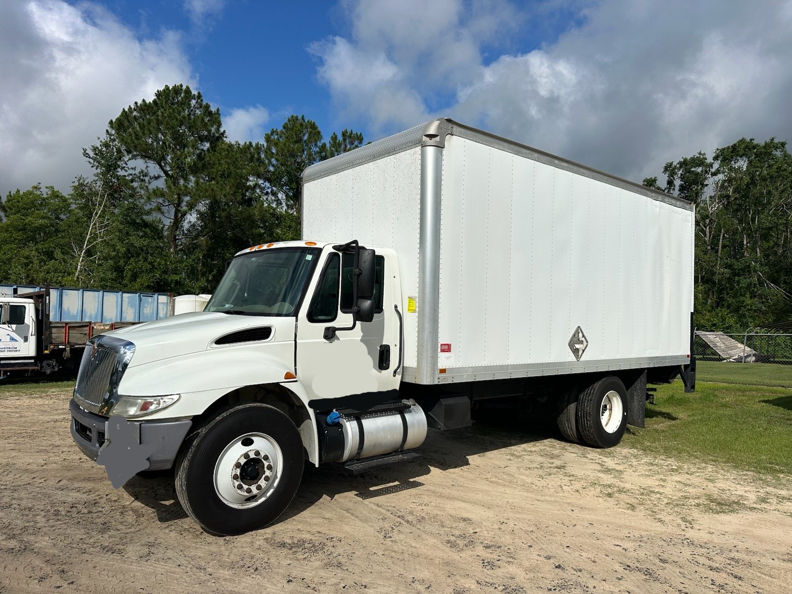 2016 INTERNATIONAL 4300 - view 2 of 8